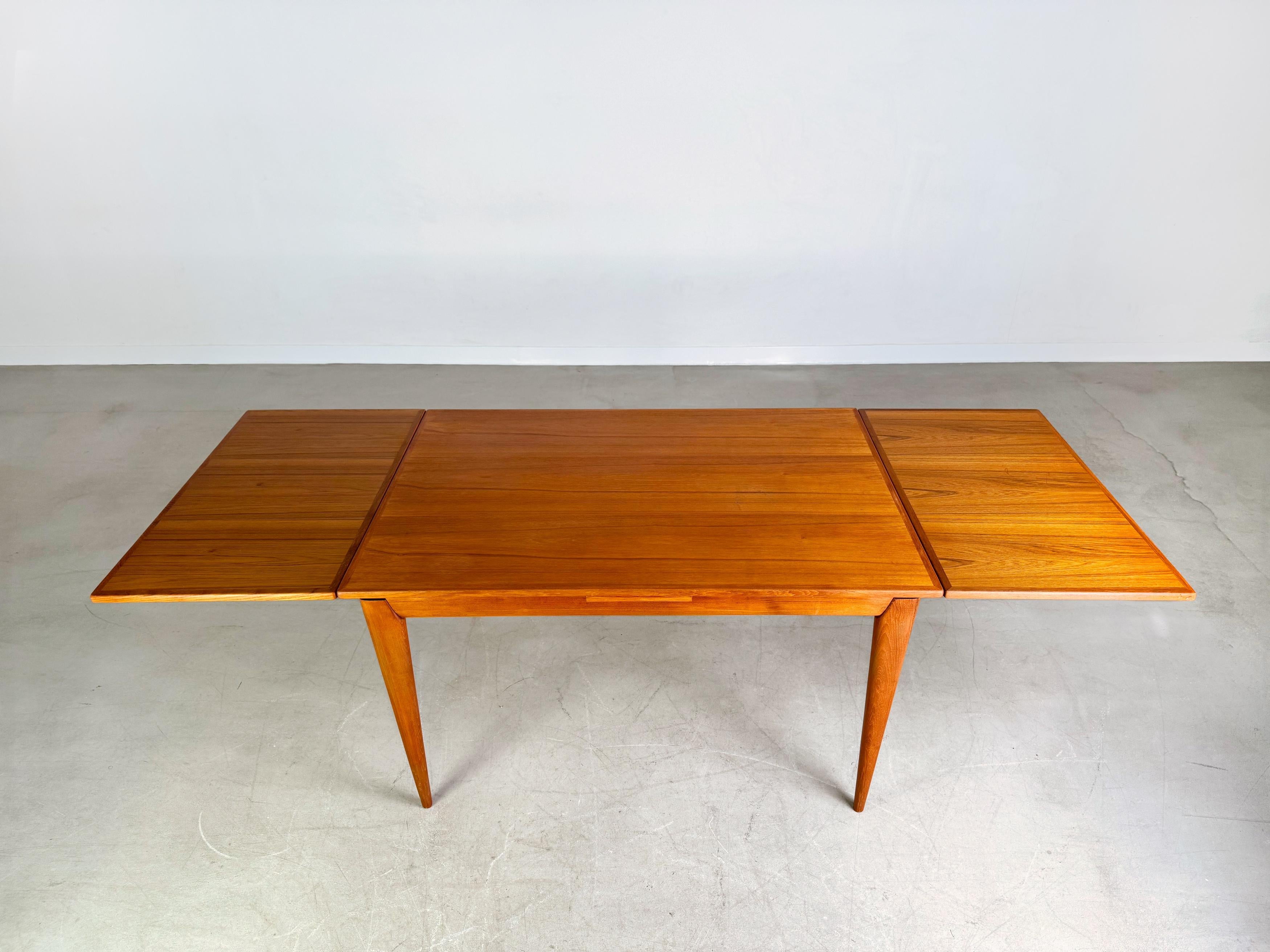 Teck Original Niels O Moller Midcentury Esstisch J.L. Møllers Møbelfabrik ausziehbar en vente