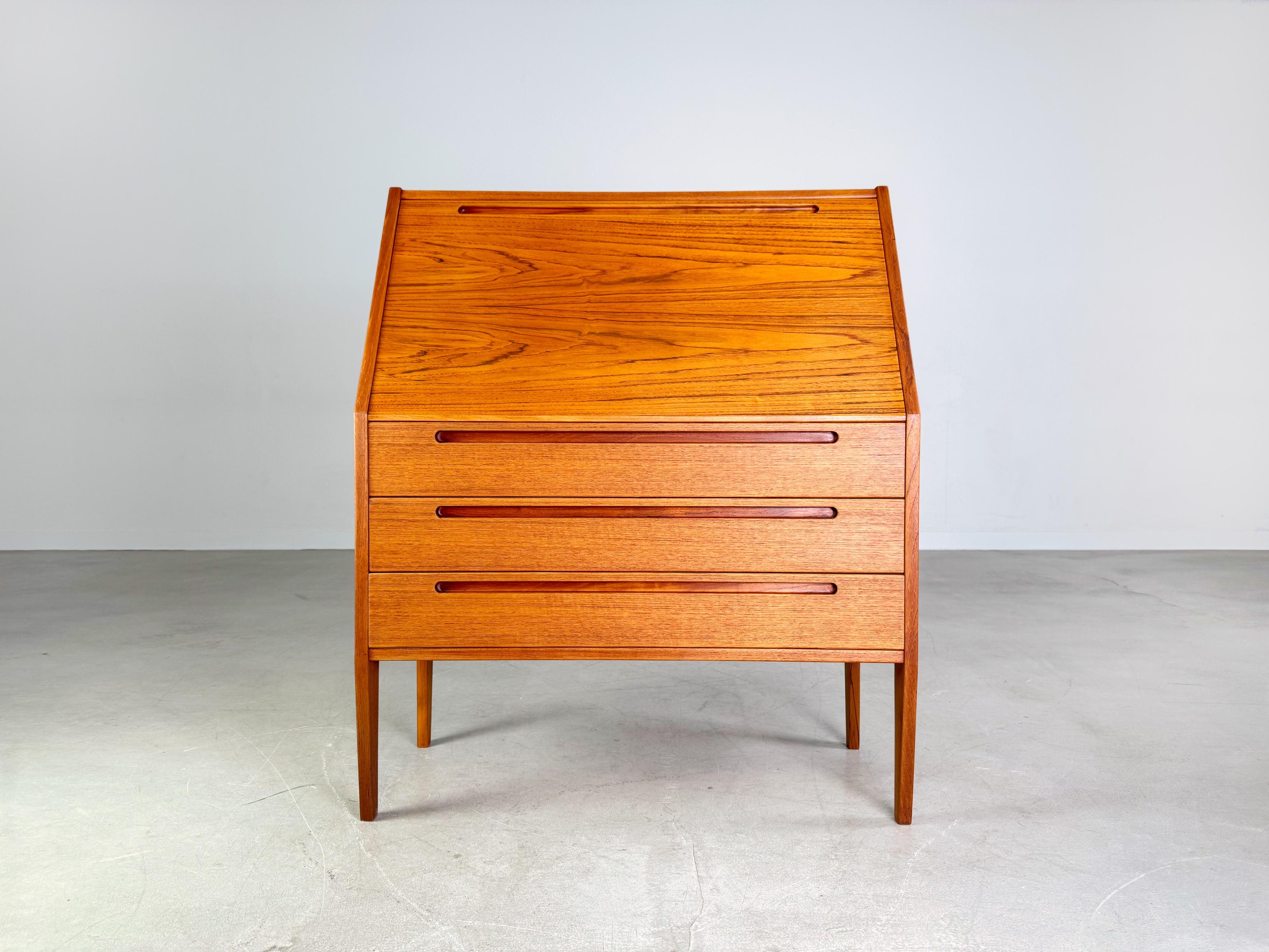 Mid-Century Modern Original Nils Jonsson Sekretär AM Mobler Midcentury Teck danish en vente