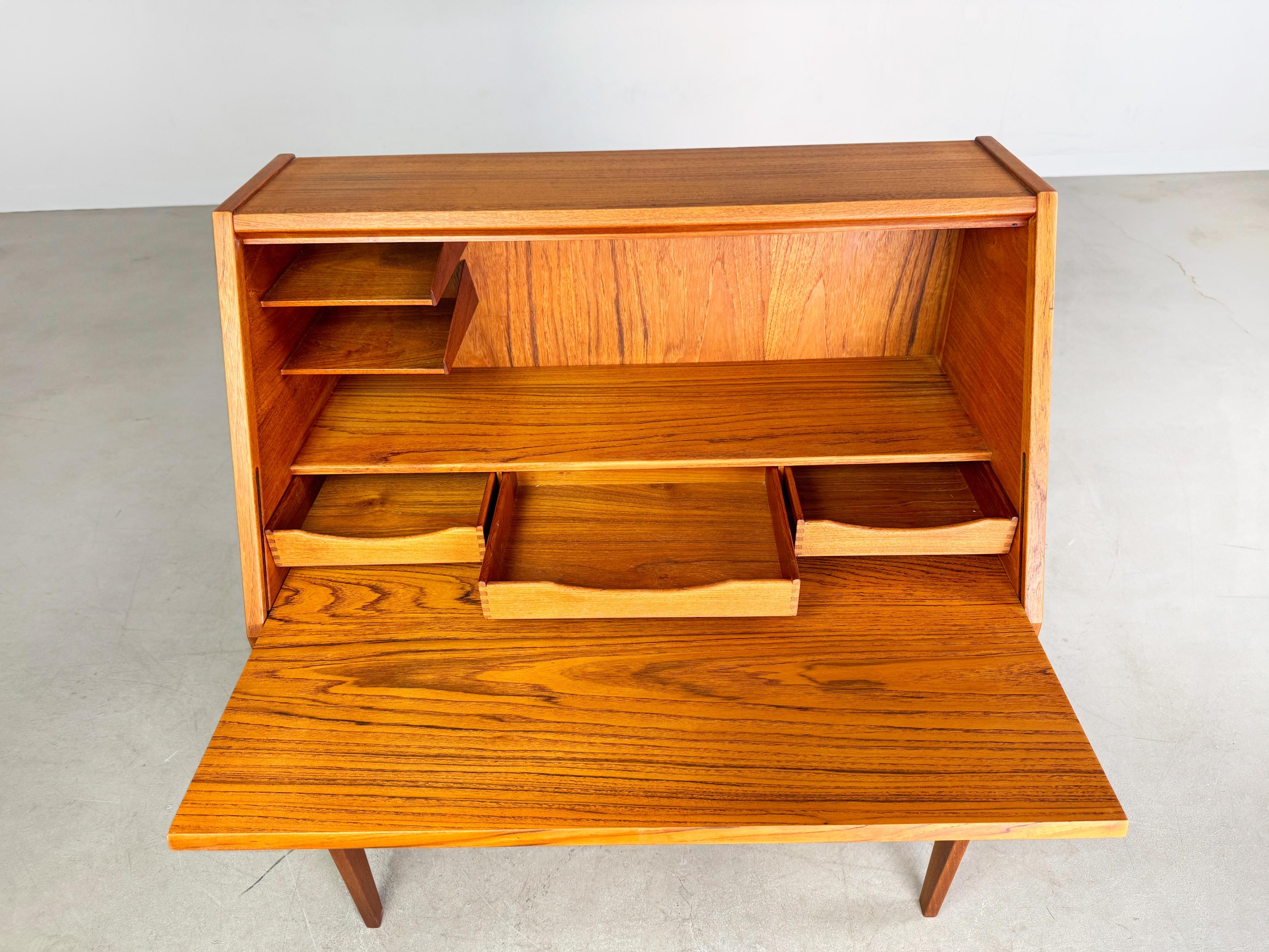 Milieu du XXe siècle Original Nils Jonsson Sekretär AM Mobler Midcentury Teck danish en vente