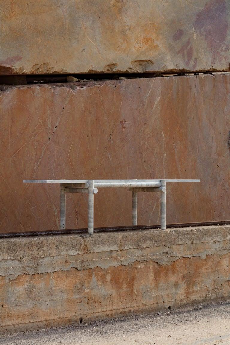 Moderne Table basse originale en travertin de l'océan par Clément Brazille en vente