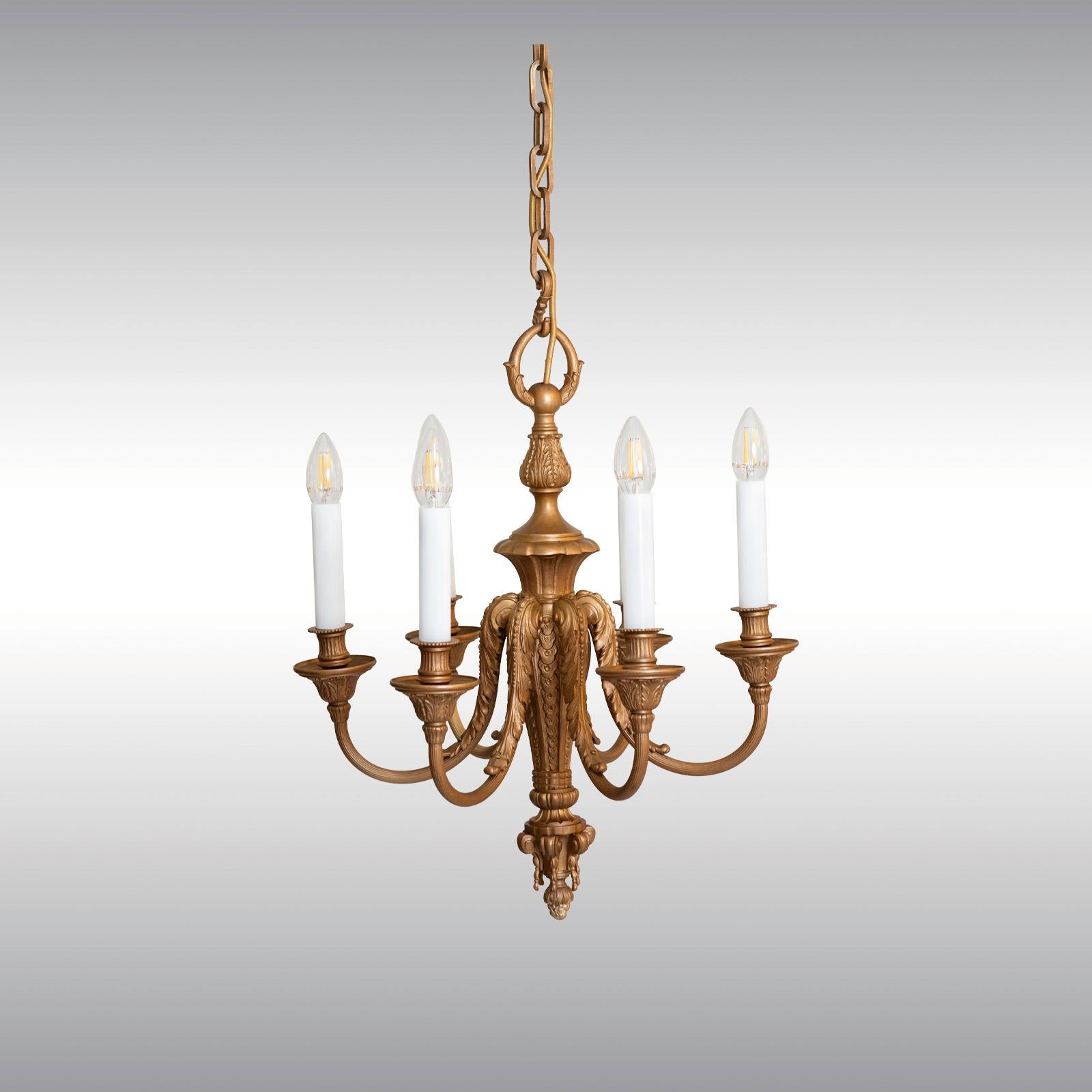 Austriaco Originale dell'epoca 1915 - lampadario storico, pezzi in ottone fuso in vendita