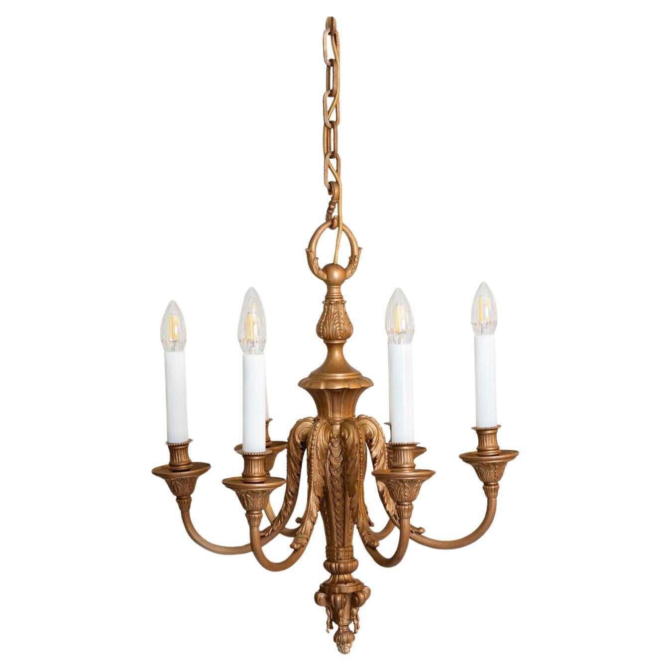 Originale dell'epoca 1915 - lampadario storico, pezzi in ottone fuso in vendita