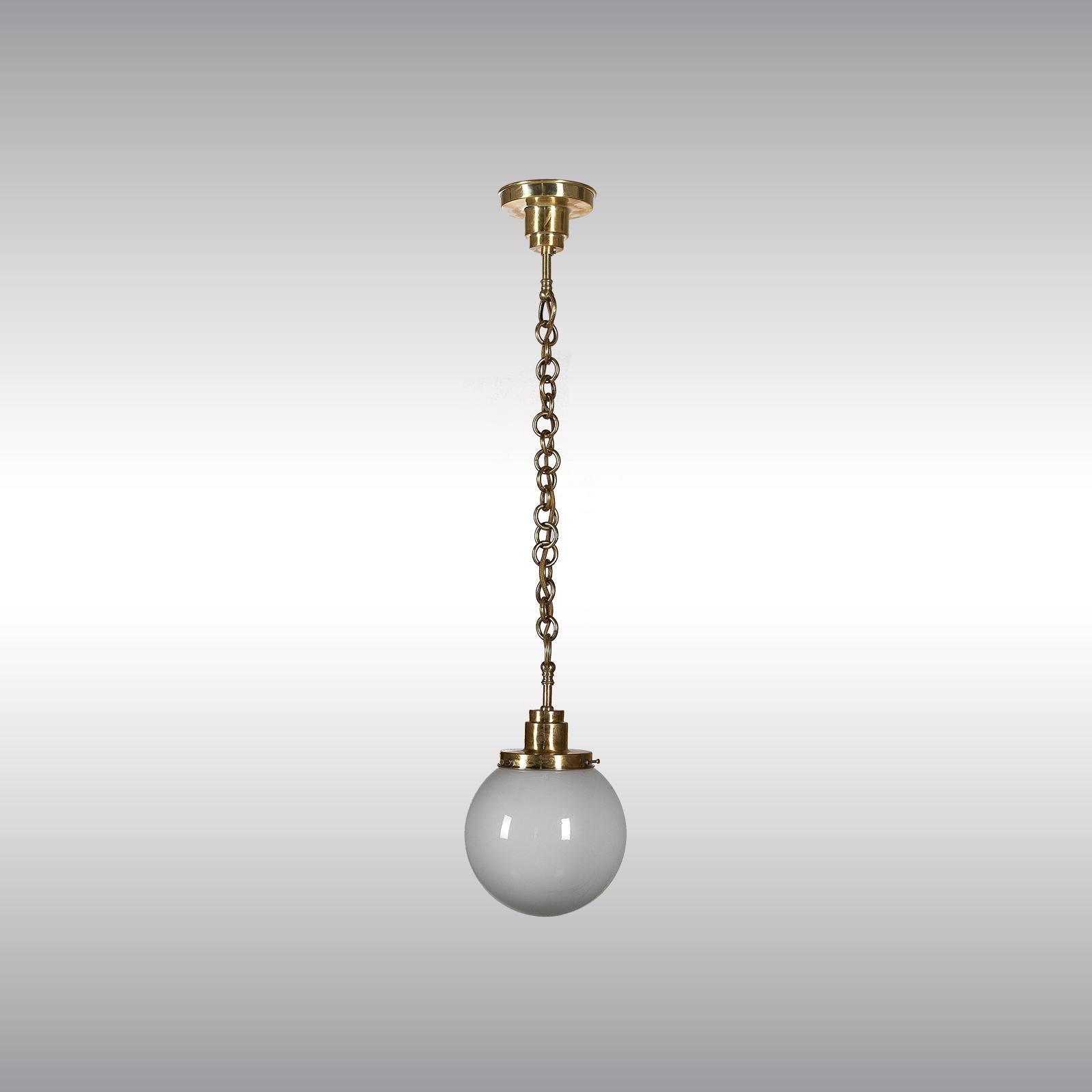 A pendant, Adolf Loos has used several times, for example for the Villa Müller in Praha circa 1930, or before that in the Country House of the Food-manufacturer Kuhner at Kreuzberg near Peyerbach in lower, Austria, circa 1928.
Suitable for US.