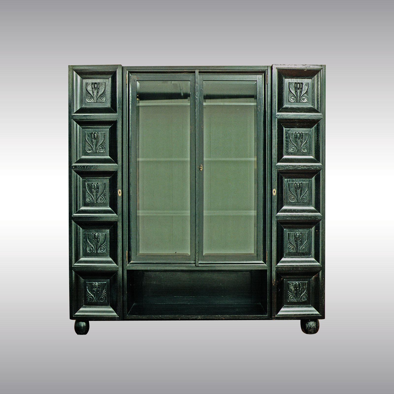 Very rare cabinet from the short period when the Wiener Werkstätte has had its own cabinet makers workshop in the Neustiftgasse in Vienna. Attributed to Koloman Moser or Emanuel Margold. Punched locks and original key! Literature: Sotheby's Fine