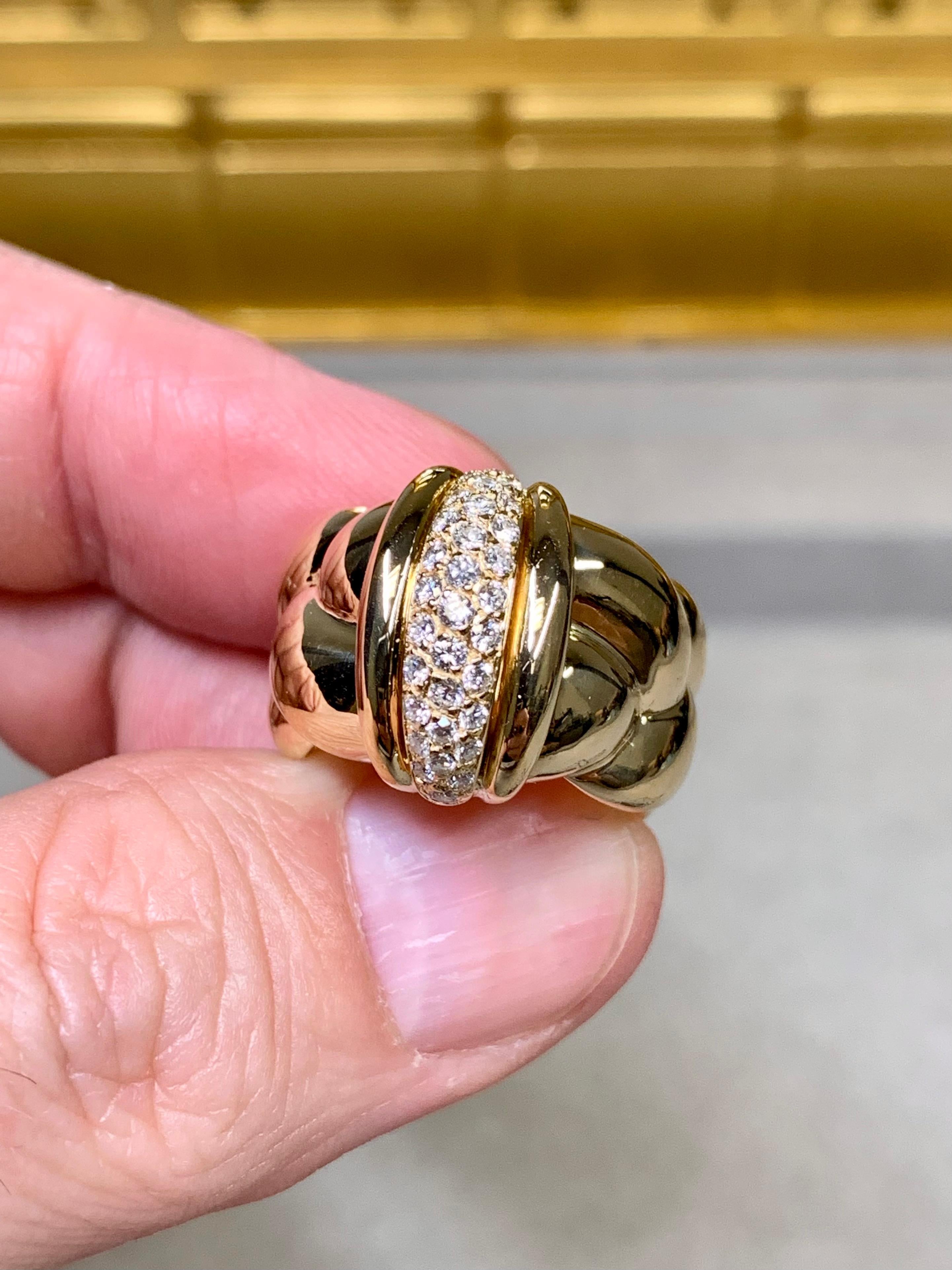 Original O.J. Perrin Französisch 18K Gold Diamant Pave breite Seil Ring signiert im Angebot 1