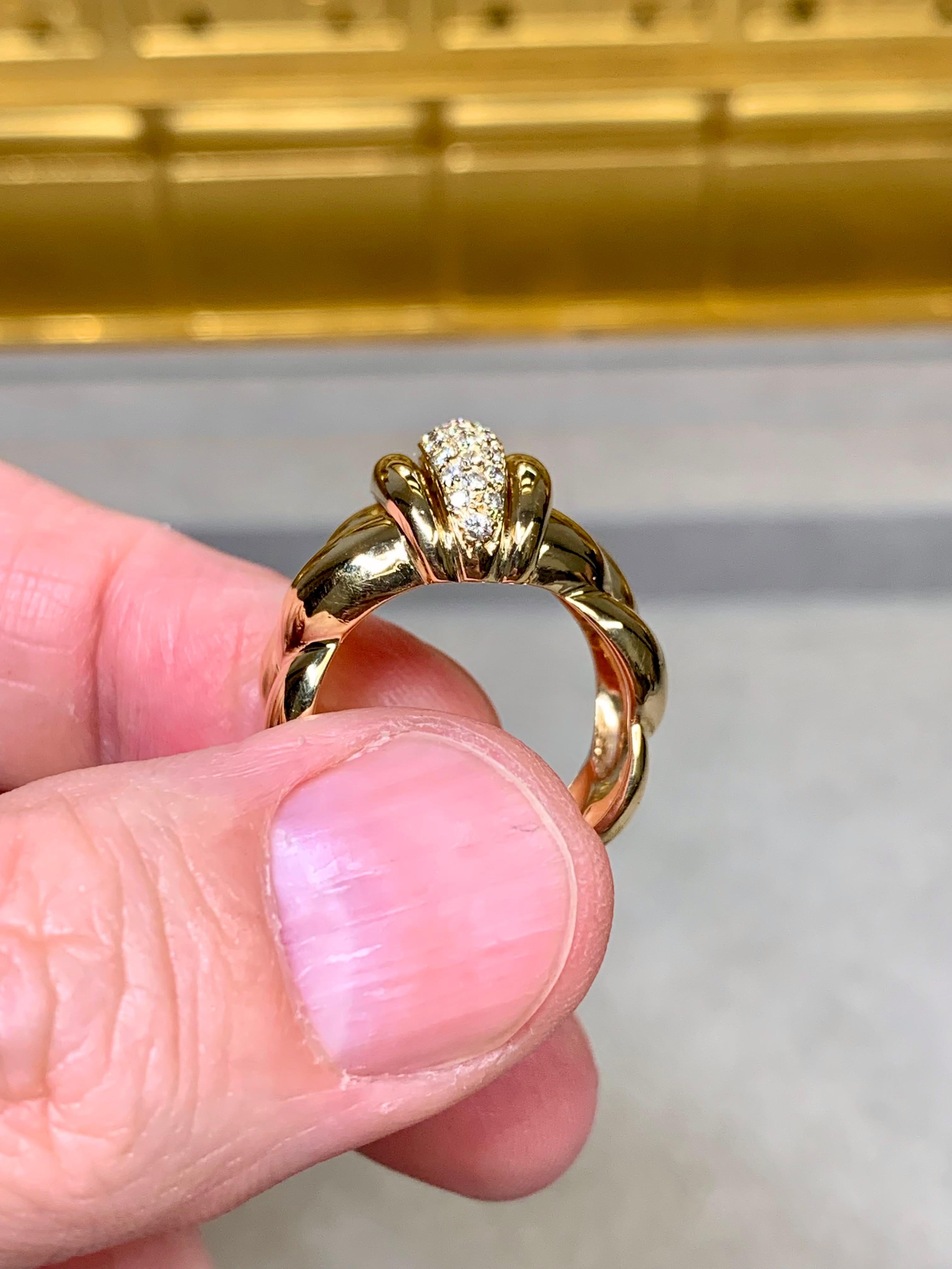 Original O.J. Perrin Französisch 18K Gold Diamant Pave breite Seil Ring signiert im Angebot 2