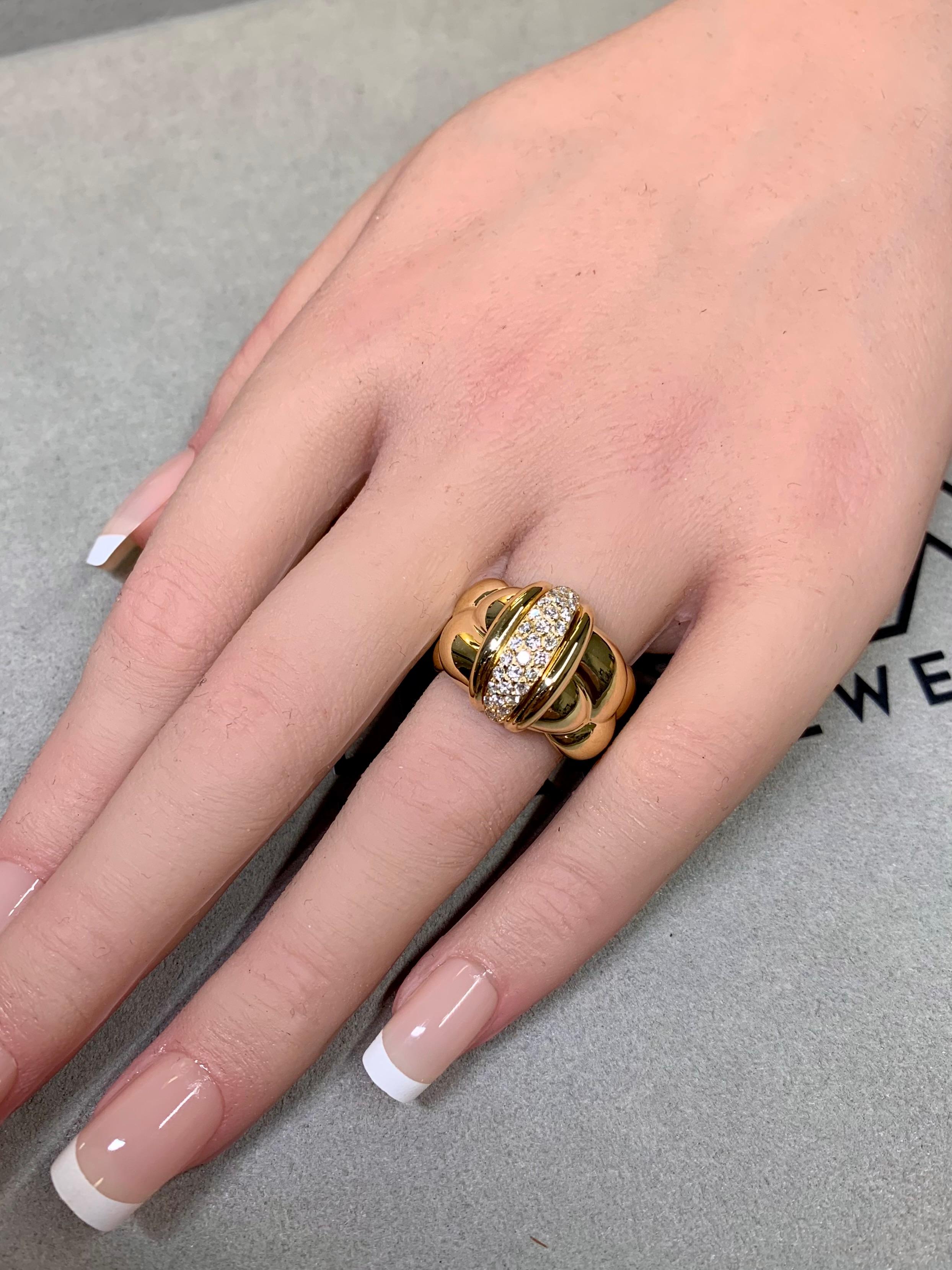 Original O.J. Perrin Französisch 18K Gold Diamant Pave breite Seil Ring signiert im Angebot 3