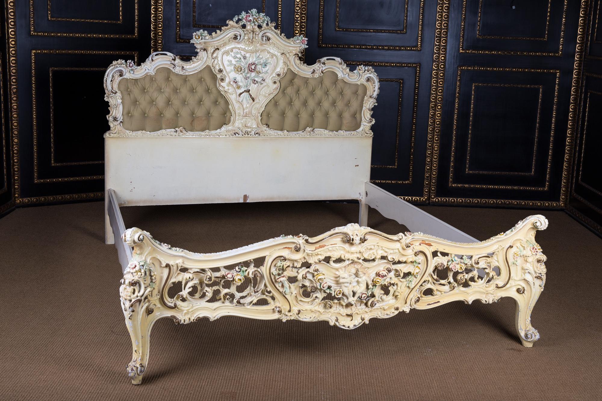 Beautiful old bed of Venizian rich flowers carvings.
Solid wood.

Dimensions:
Length:210 cm
Width:177
Height:147 cm
inside dimensions:
Width:160 cm
Length:200 cm.