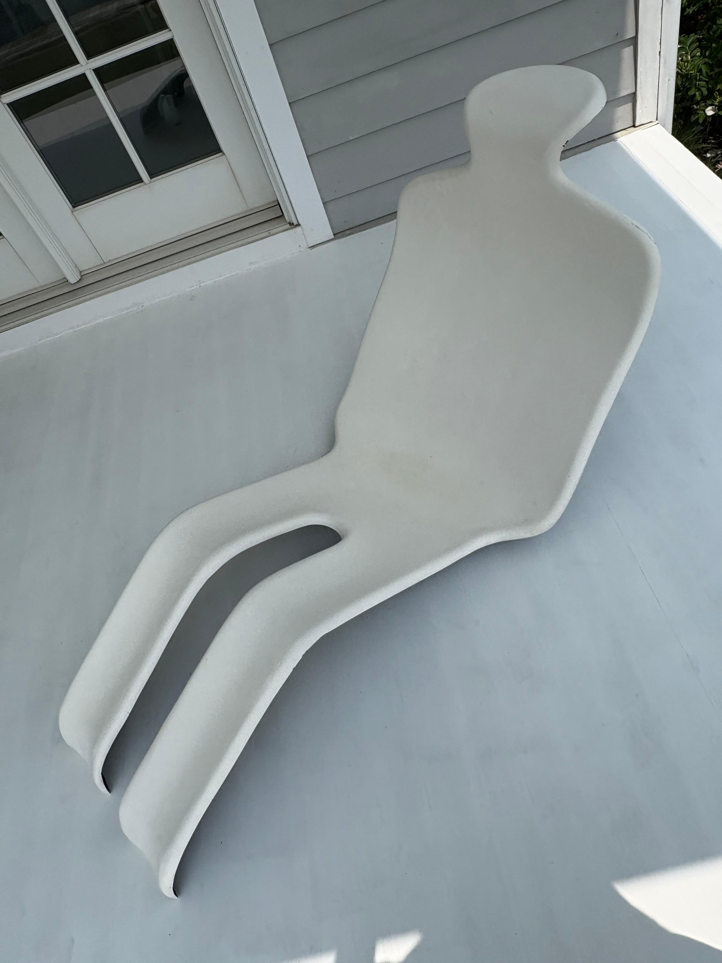 Original Olivier Mourgue Fiberglass Bouloum Lounge Chair In Good Condition For Sale In New York, NY