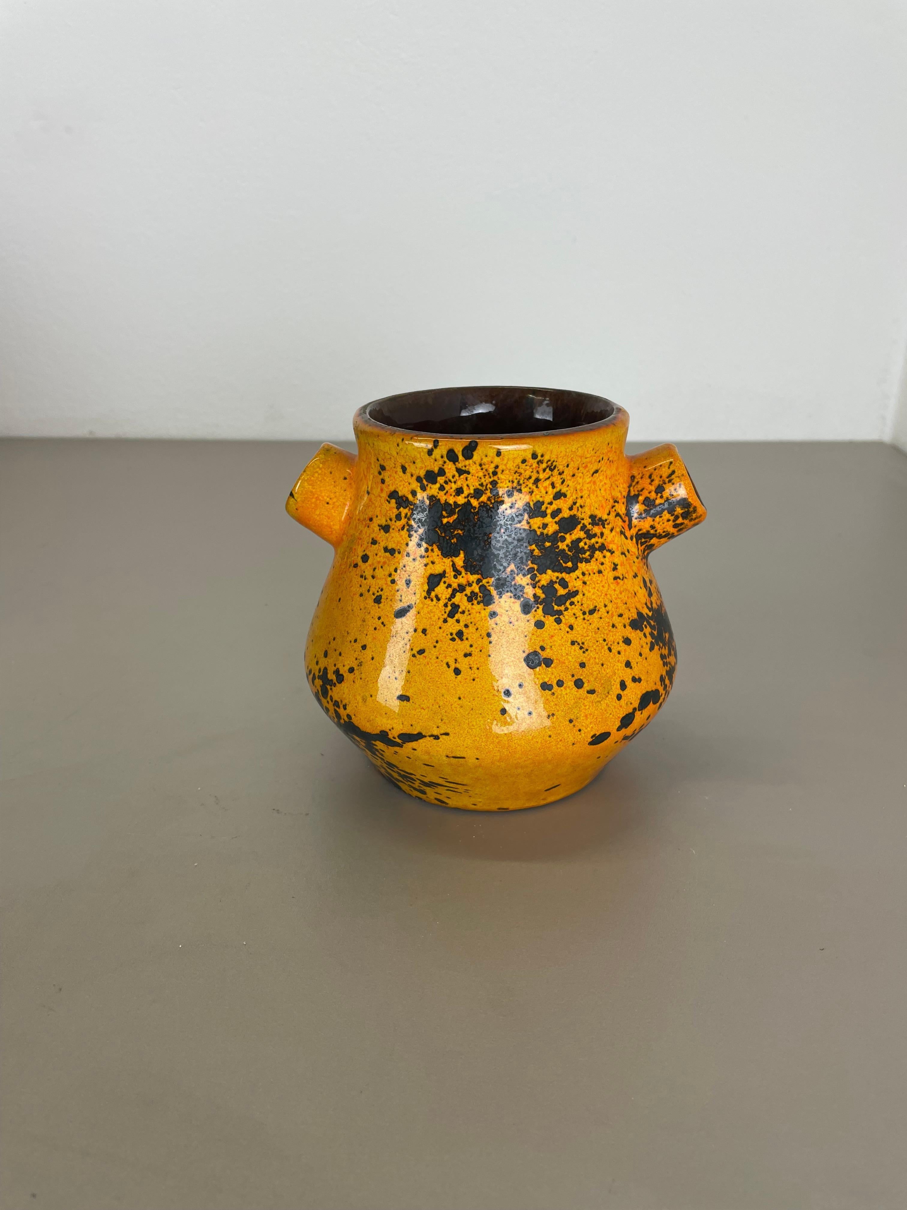 Originale orangefarbene Studio-Keramik-Vase von Marei Ceramics, Deutschland 1970er Jahre im Zustand „Gut“ im Angebot in Kirchlengern, DE
