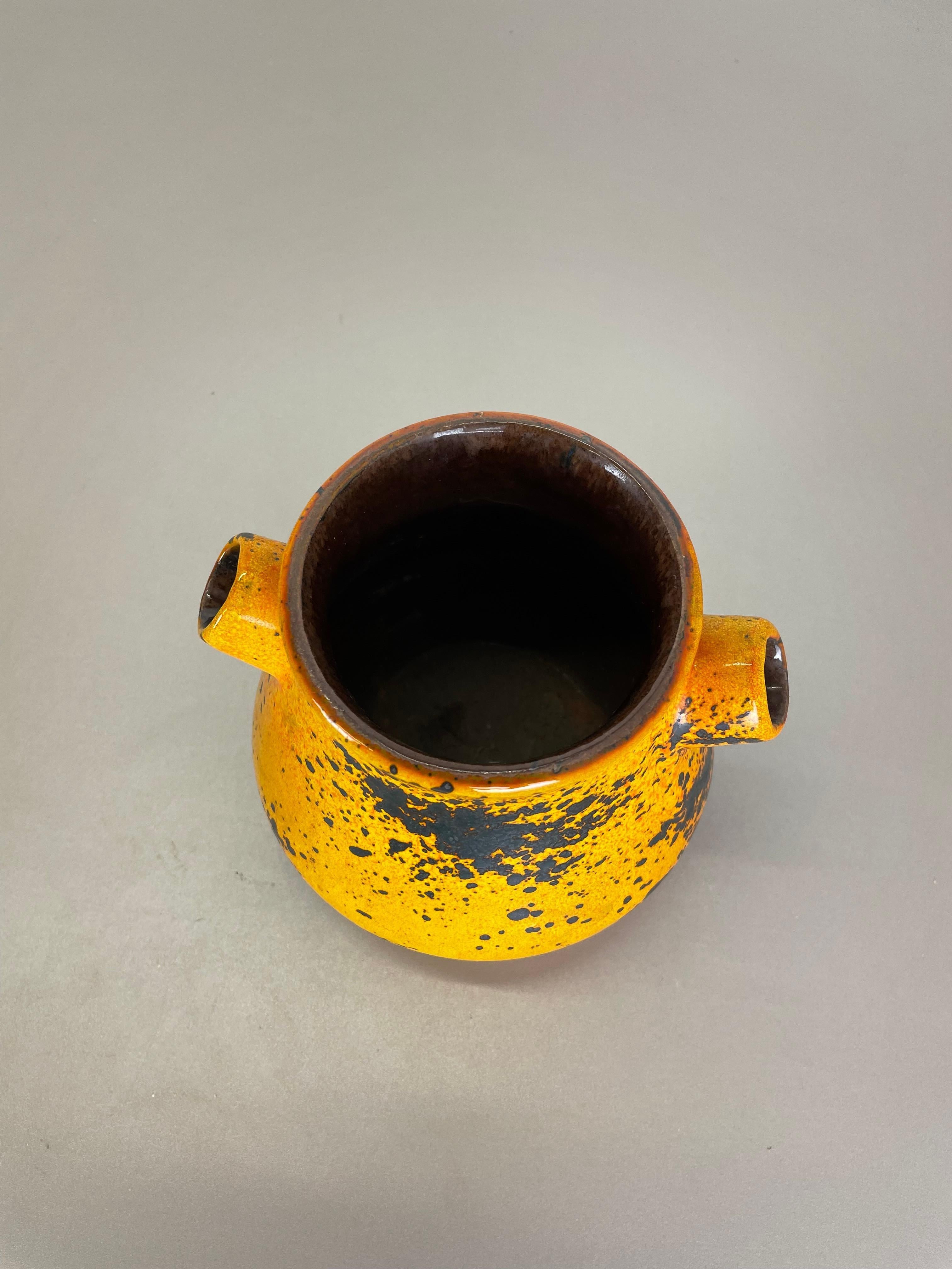 Originale orangefarbene Studio-Keramik-Vase von Marei Ceramics, Deutschland 1970er Jahre im Angebot 1
