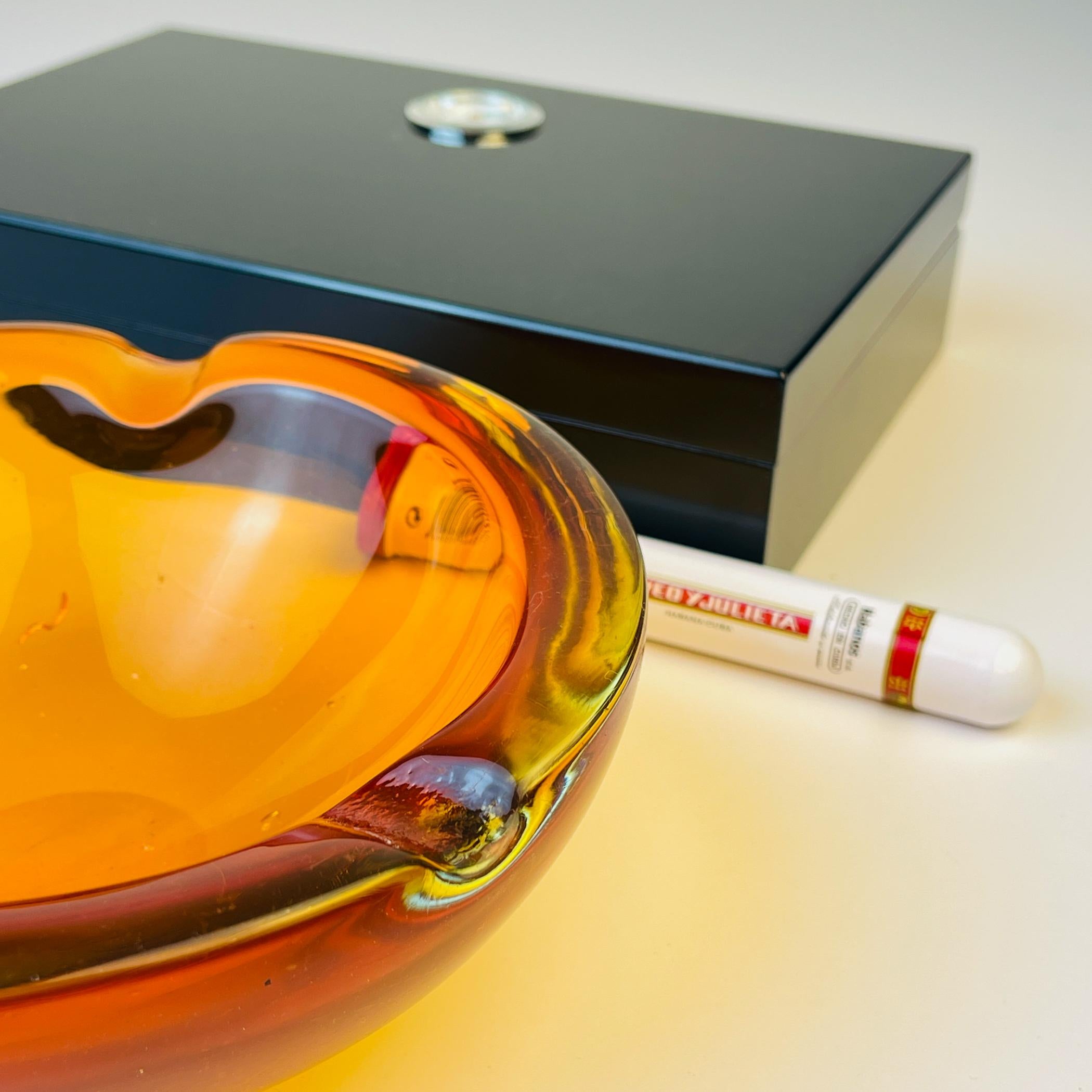 Original orange murano glass ashtray, Italy, 1970s For Sale 7