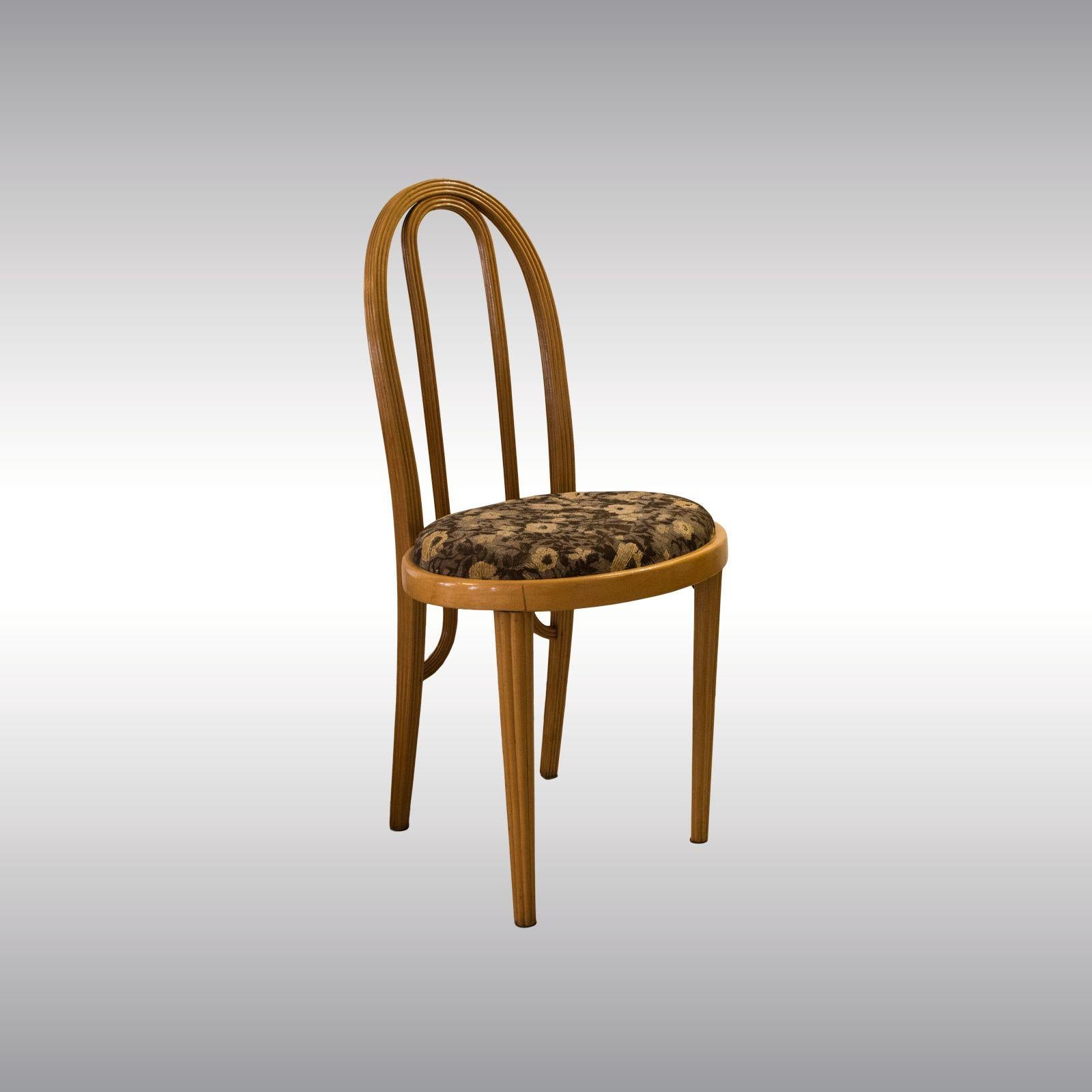An extremely rare Thonet chair, designed by Otto Prutscher for a Villa in Jägerndorf - Literatur: Innendekoration 1917 - Measure: Seat height 50cm.