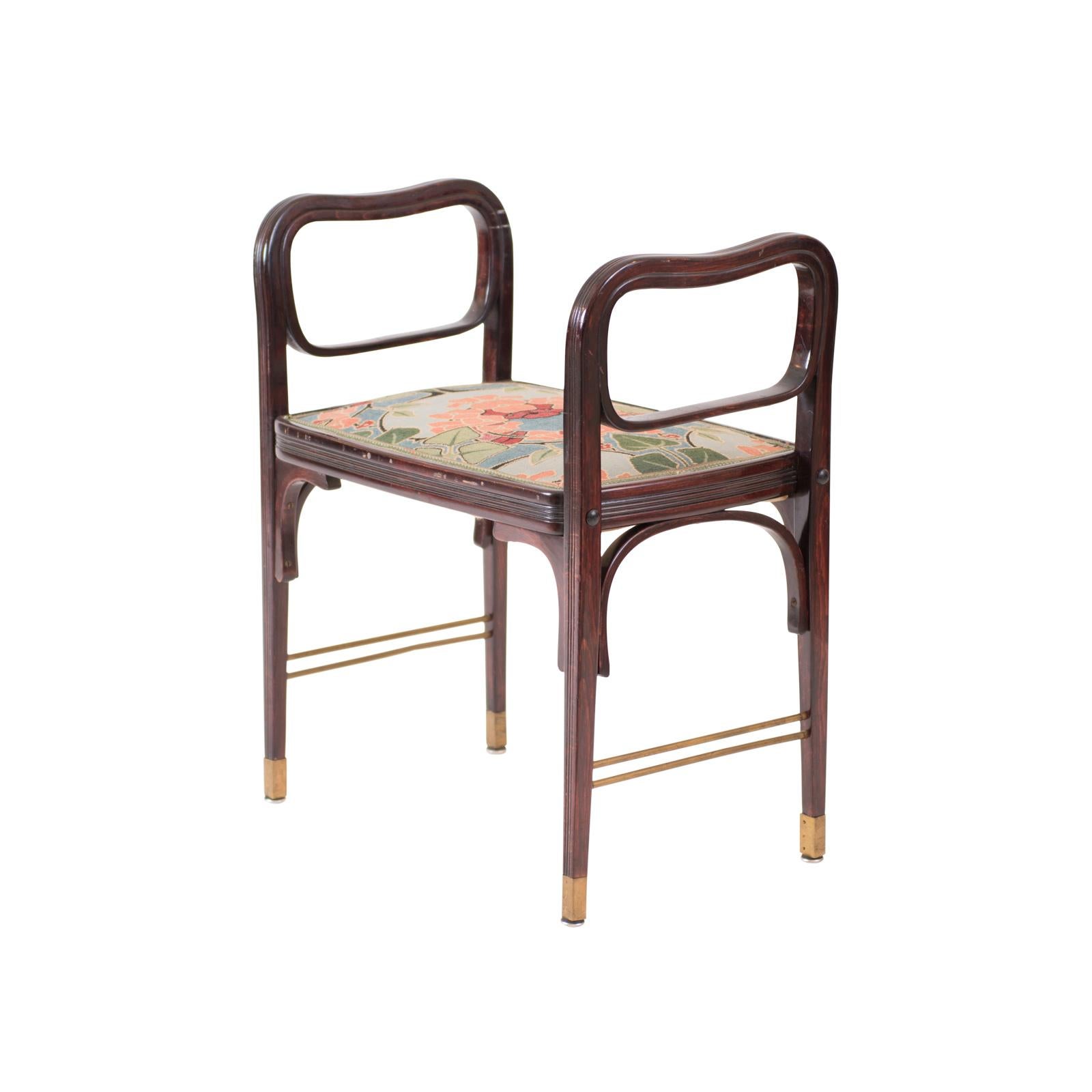 As pioneer and master of the Modern, Otto Wagner seized the then rather new technique of bending wood for his furniture designs.
Occasionally These furniture are attributed to Koloman Moser as well.
The design of this Ensemble dated back in 1901.