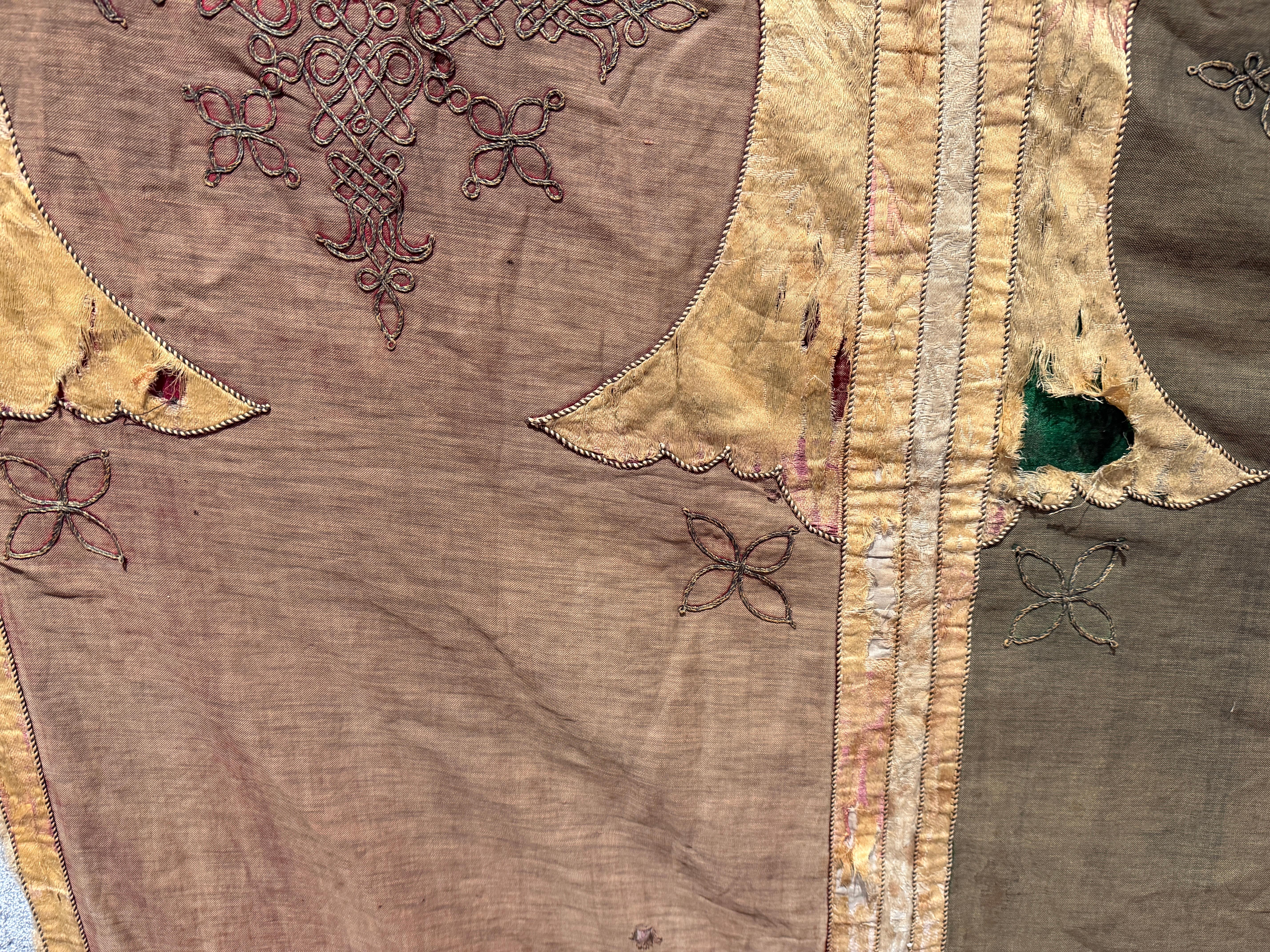 Original Ottoman Embroidered Coverlet, circa 1880 in vendita 3