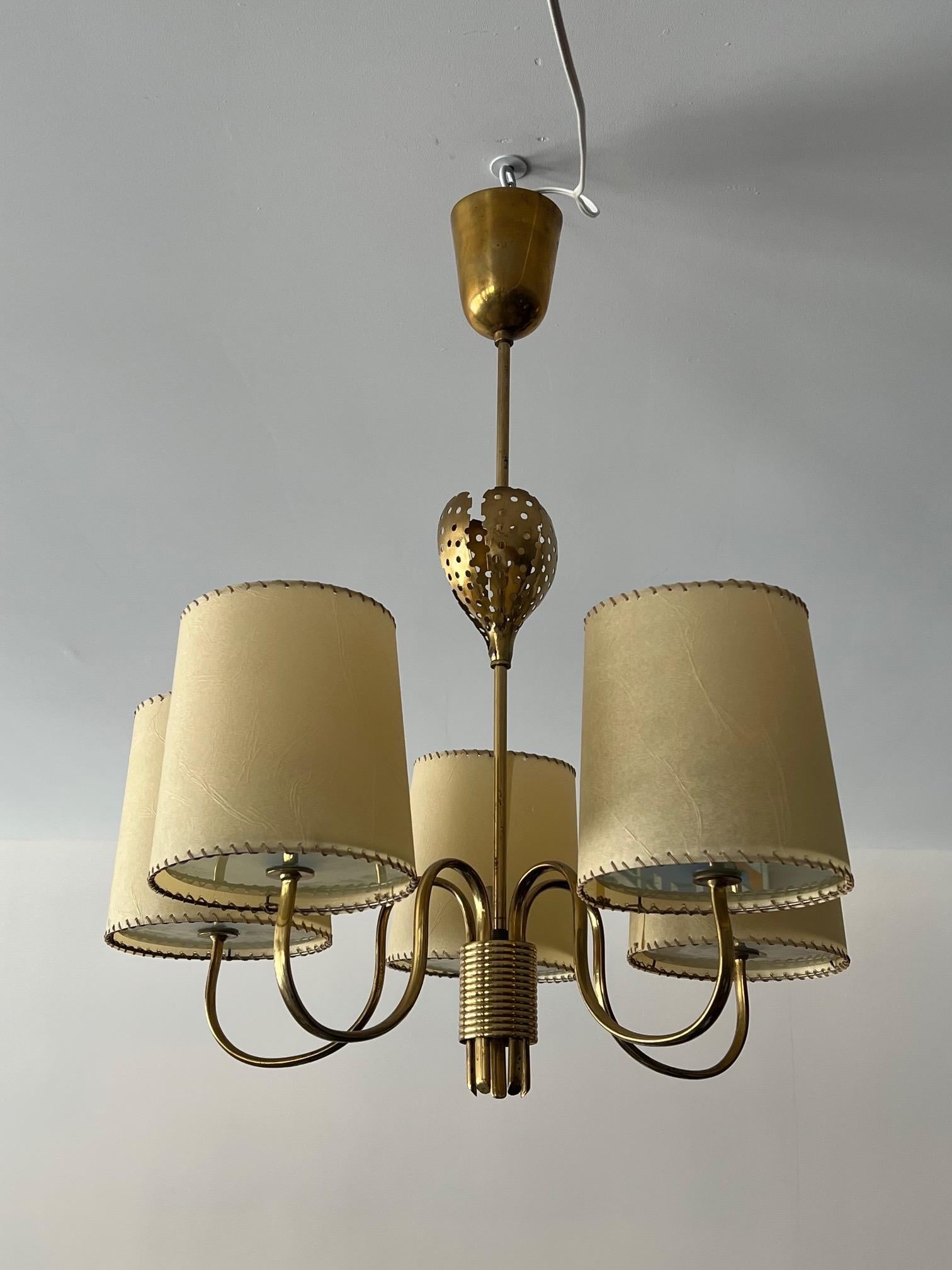 An original Paavo Tynell five arm chandelier for Taito Oy, ca' 1950's. Stamped inside model 9030. Nice patina, original shades, glass diffusers, shows beautifully.