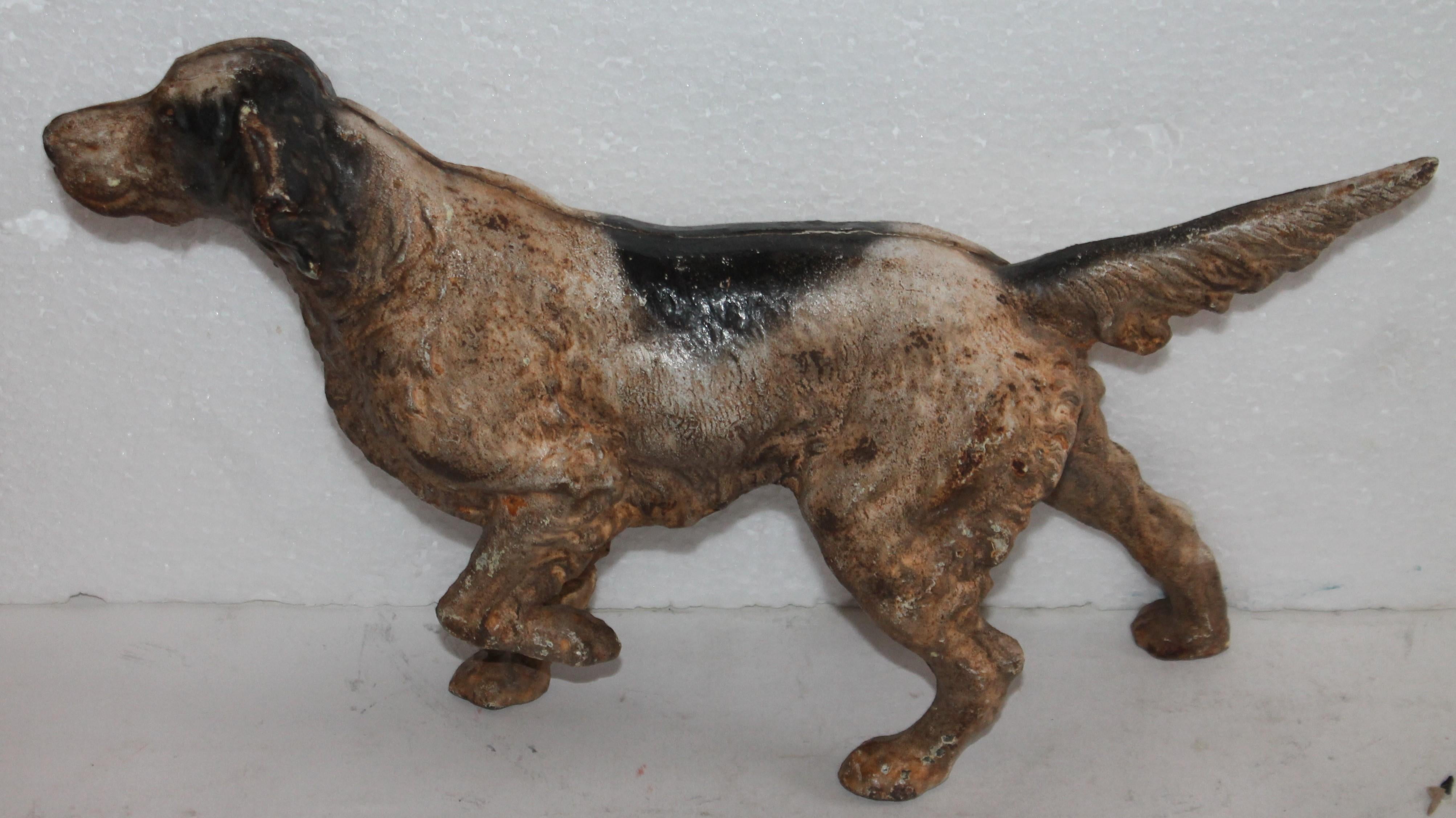 This early setter original painted cast iron door stop is in good condition.