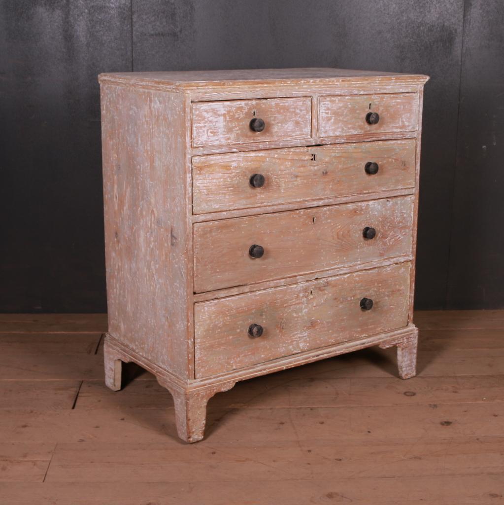 Pretty early 19th C English pine chest of drawers. Traces of original paint. 1810.

Dimensions
34 inches (86 cms) wide
18.5 inches (47 cms) deep
38 inches (97 cms) high.
