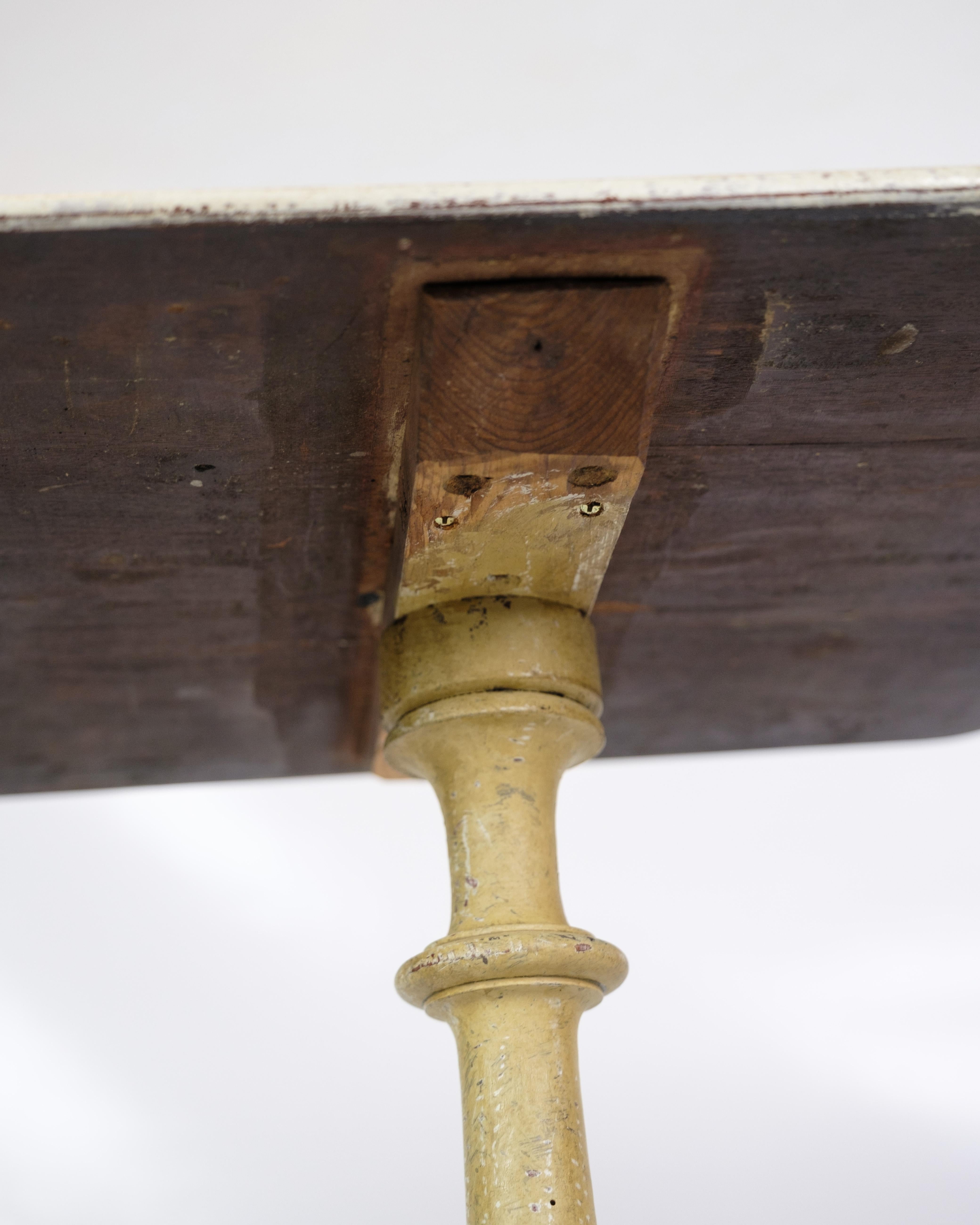 Danois Table d'appoint peinte en gris et jauneâtre des années 1840 en vente