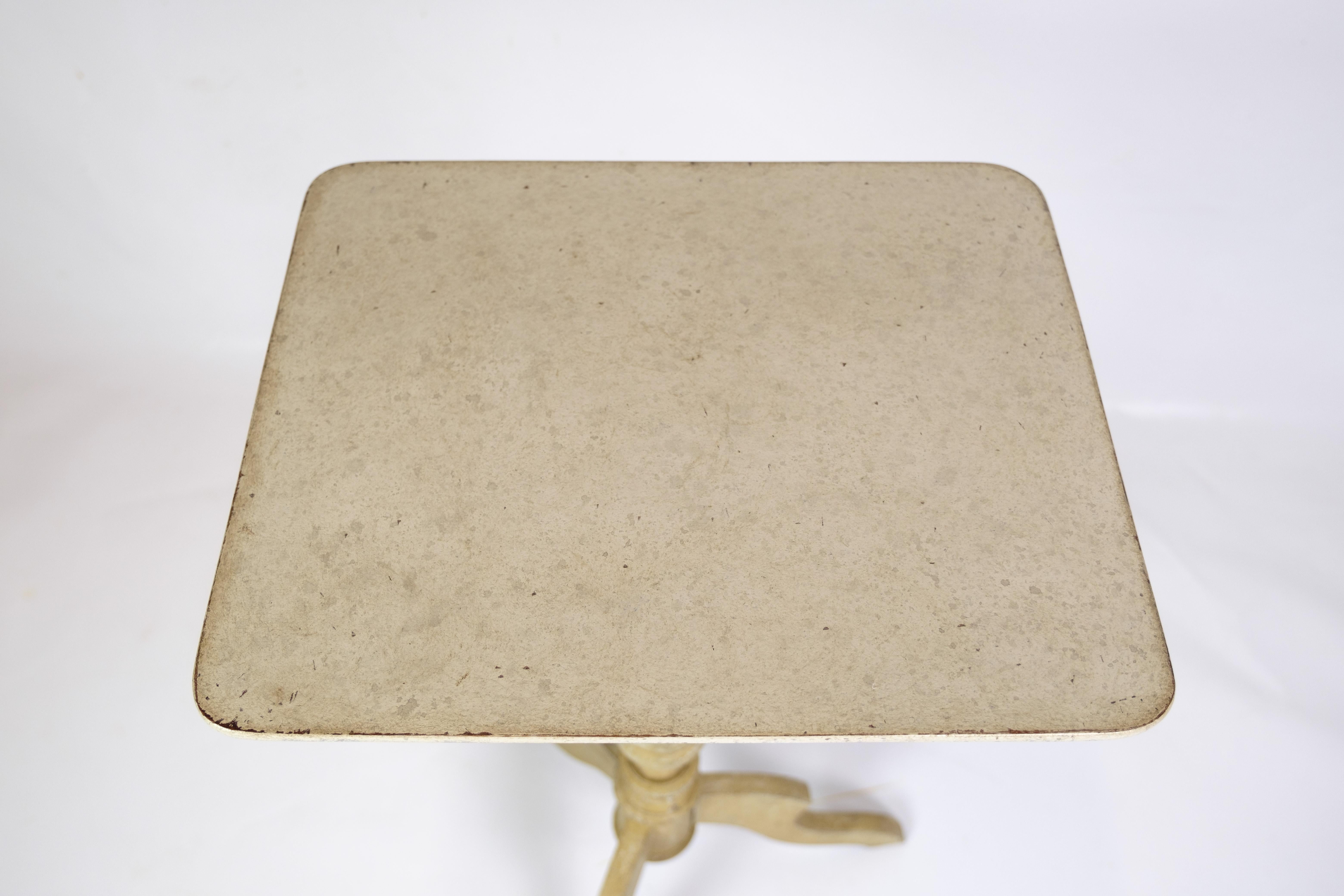 Table d'appoint peinte en gris et jauneâtre des années 1840 Bon état - En vente à Lejre, DK