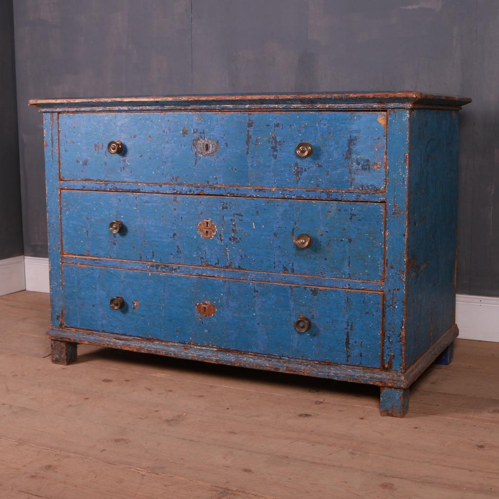 Wonderful early 19th C original painted 3 drawer commode. 1820.

Dimensions
53 inches (135 cms) wide
26 inches (66 cms) deep
36.5 inches (93 cms) high.