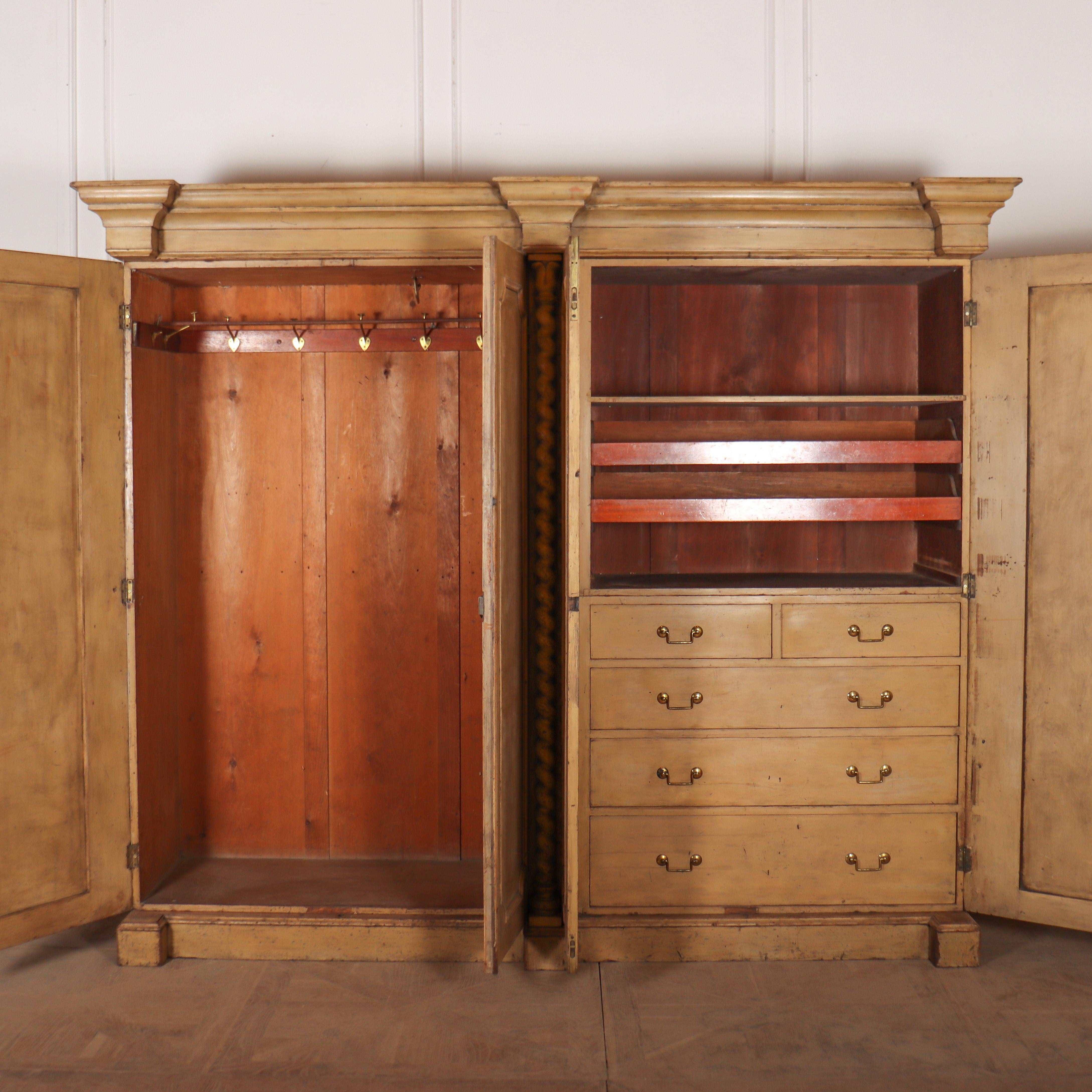 Armoire originale peinte de maison de campagne en vente 2