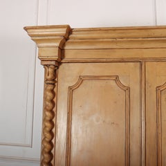 Armoire originale peinte de maison de campagne