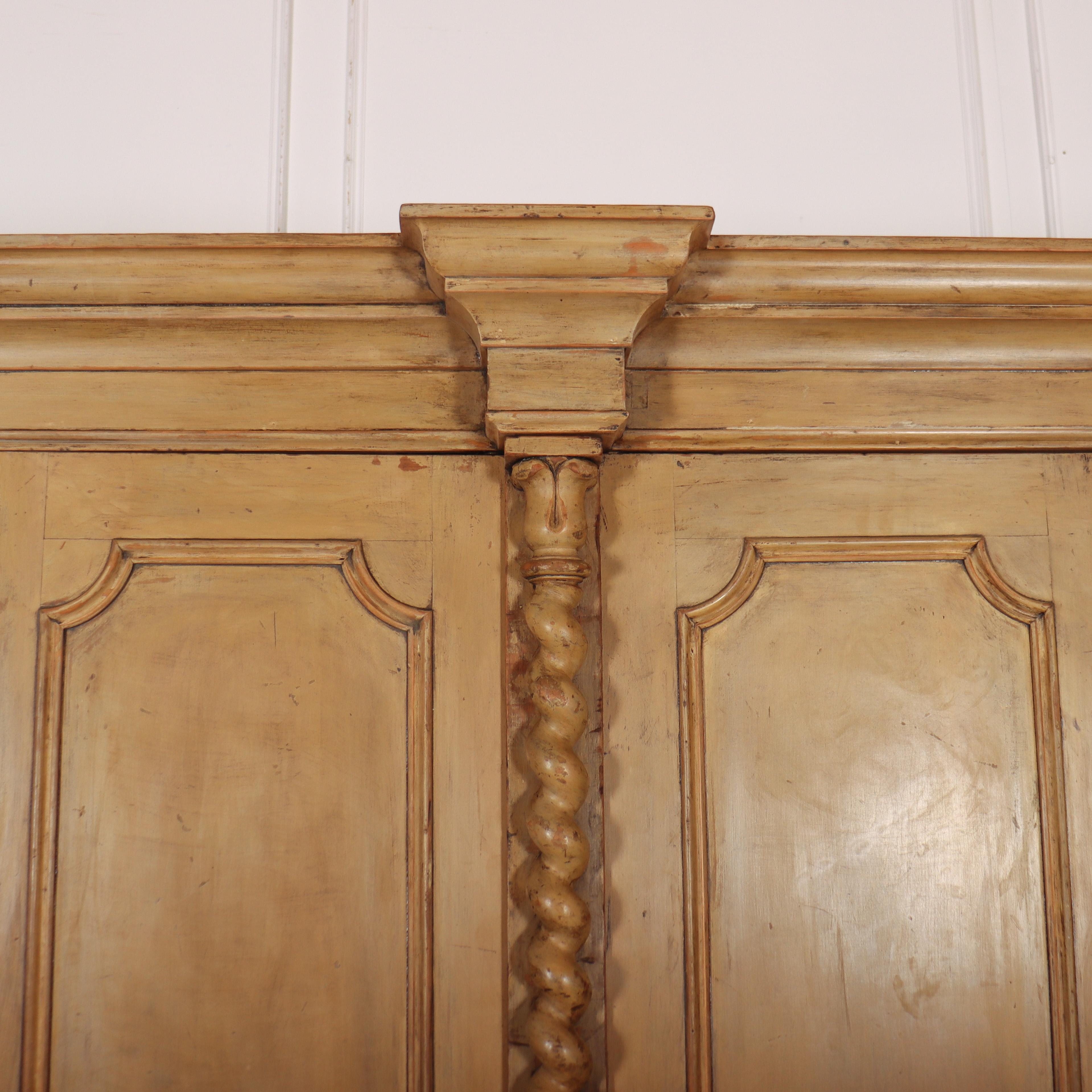 Début de l'époque victorienne Armoire originale peinte de maison de campagne en vente