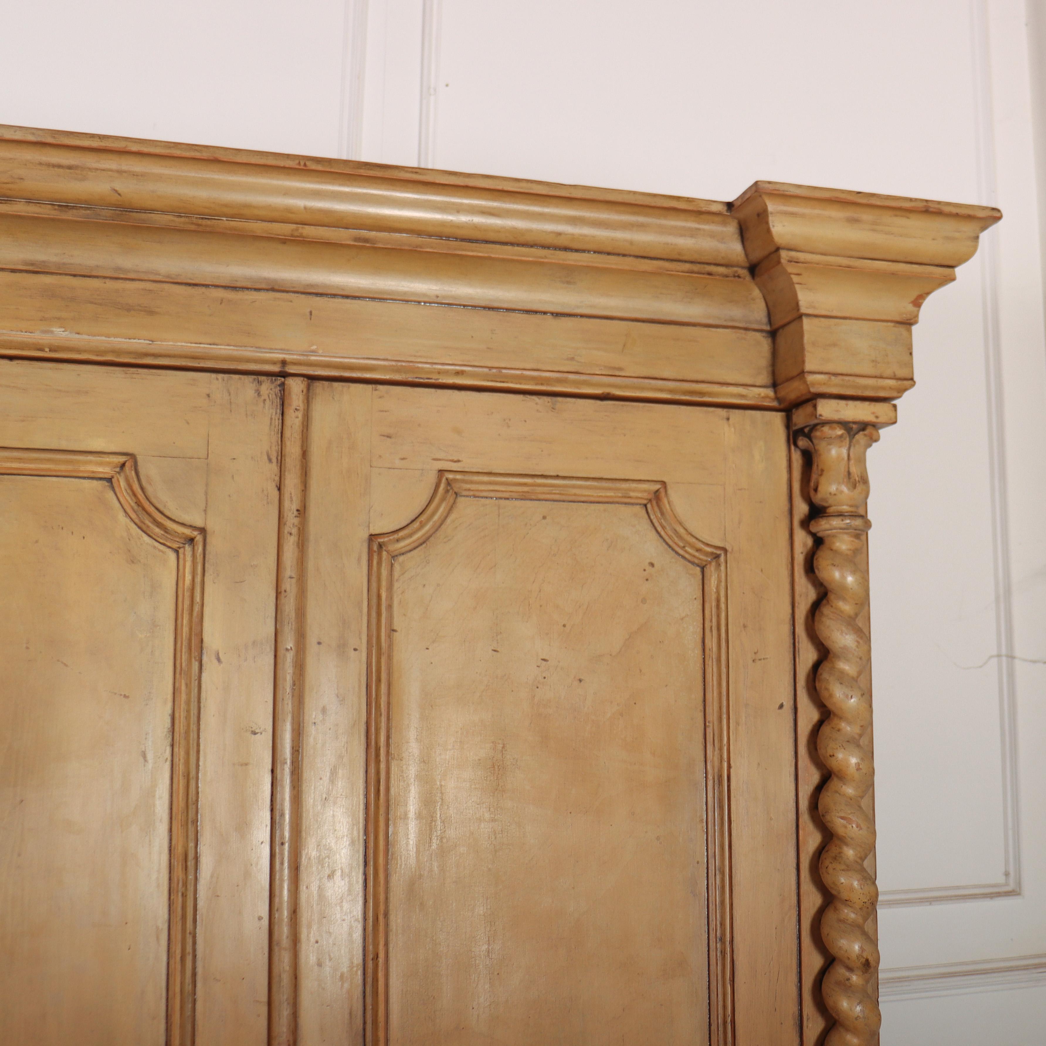 Anglais Armoire originale peinte de maison de campagne en vente