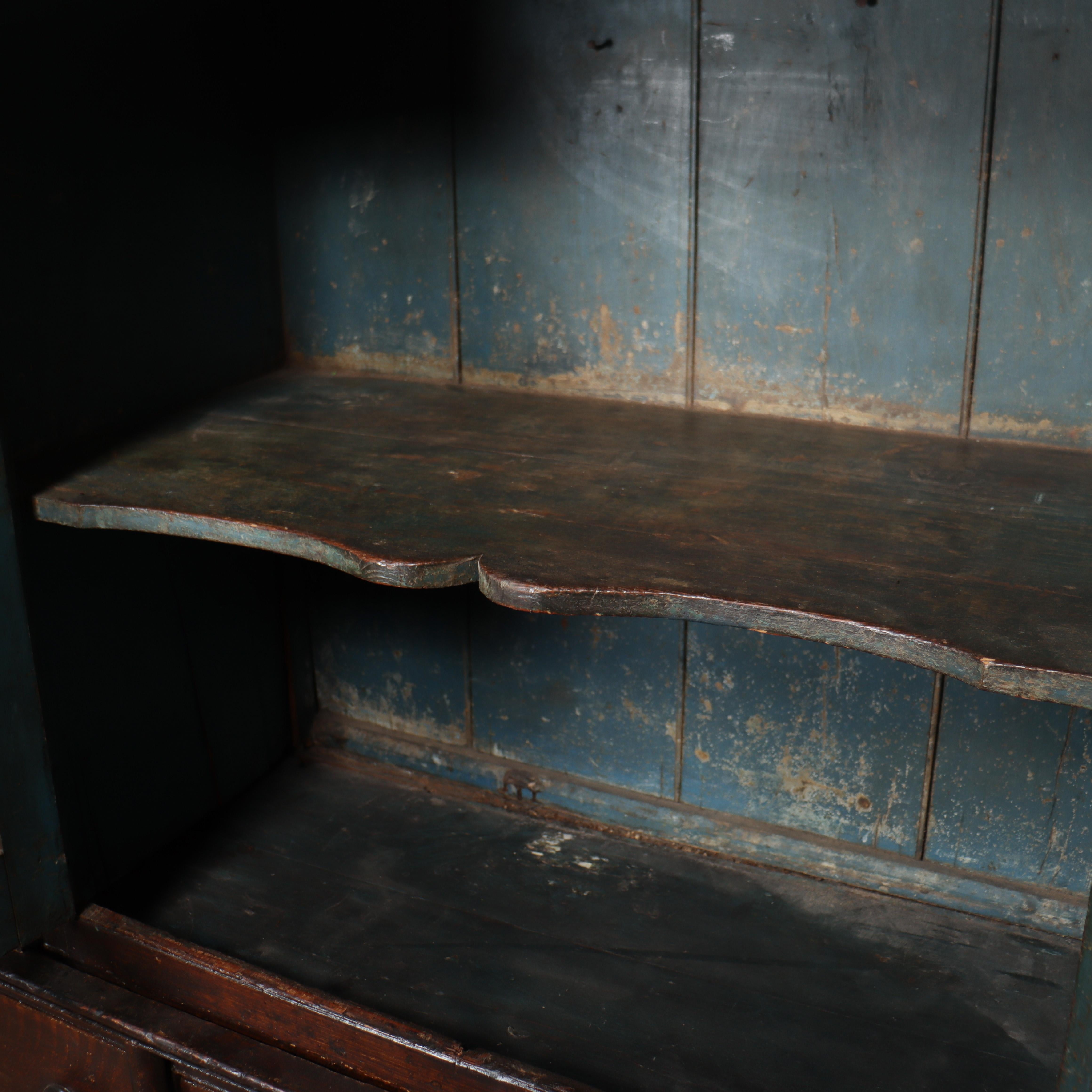 Armoire de ménage anglaise peinte d'origine en vente 4