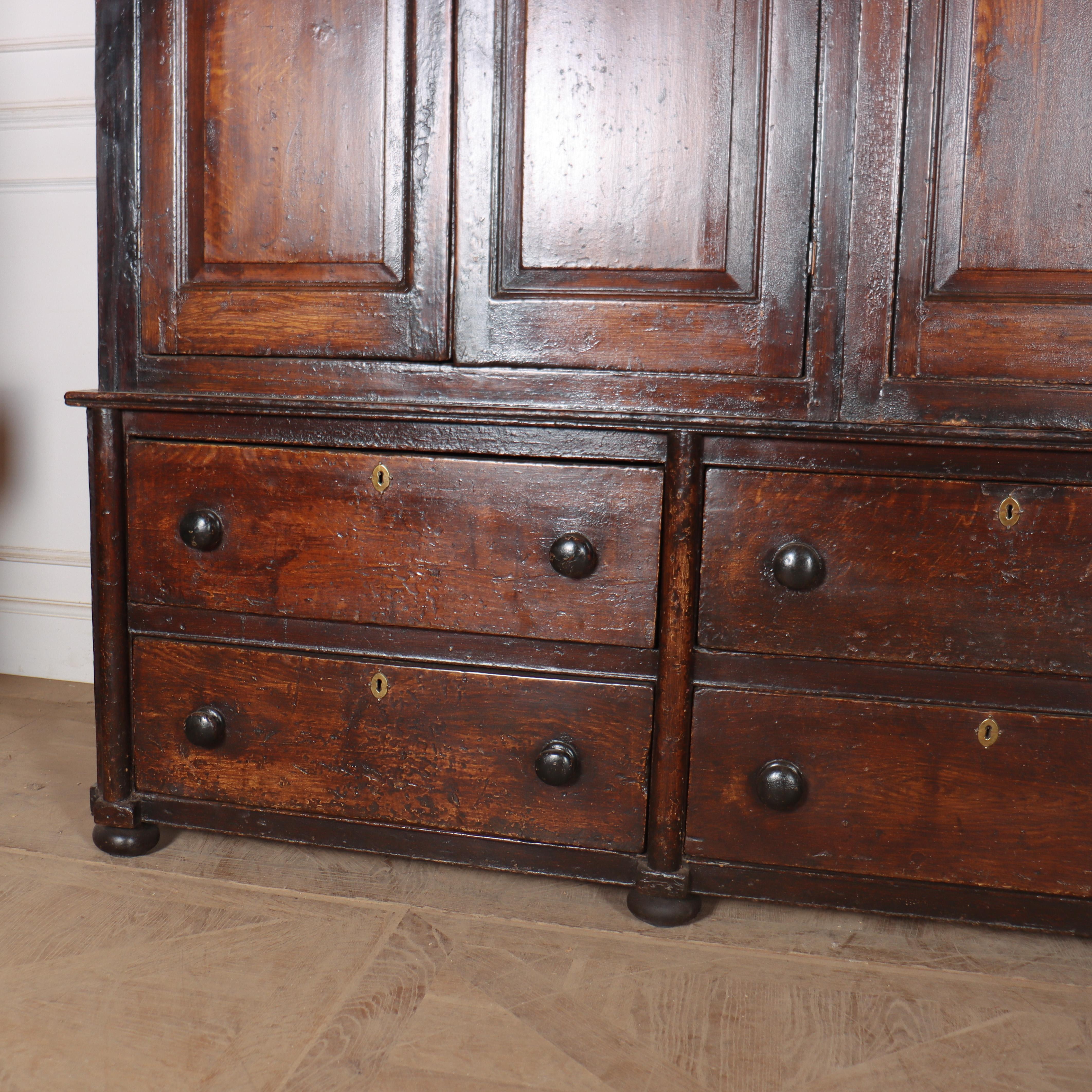 XVIIIe siècle et antérieur Armoire de ménage anglaise peinte d'origine en vente