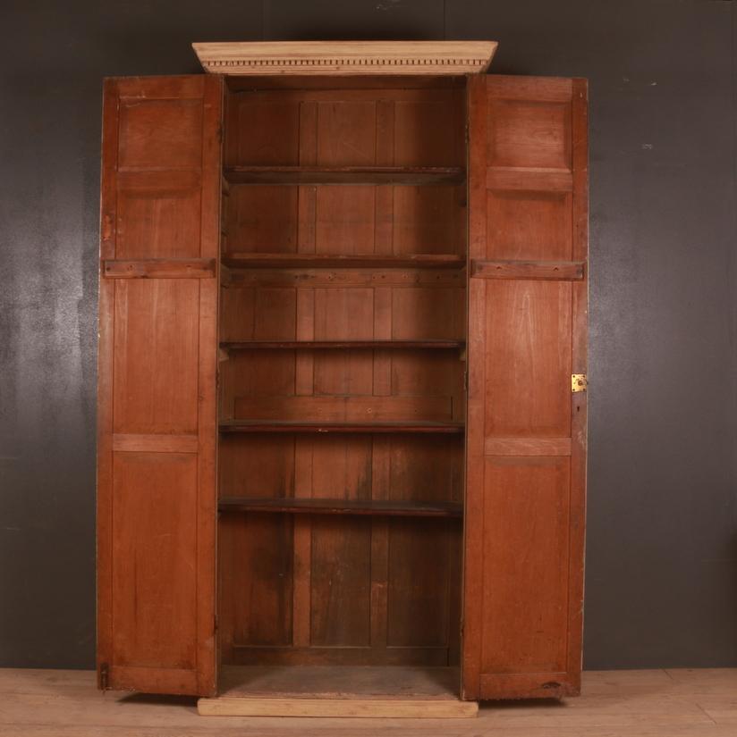 Original Painted English Linen Cupboard In Good Condition In Leamington Spa, Warwickshire