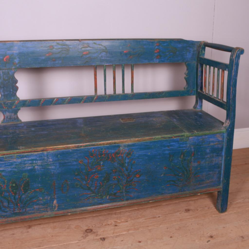 Original Painted European Bench In Good Condition In Leamington Spa, Warwickshire