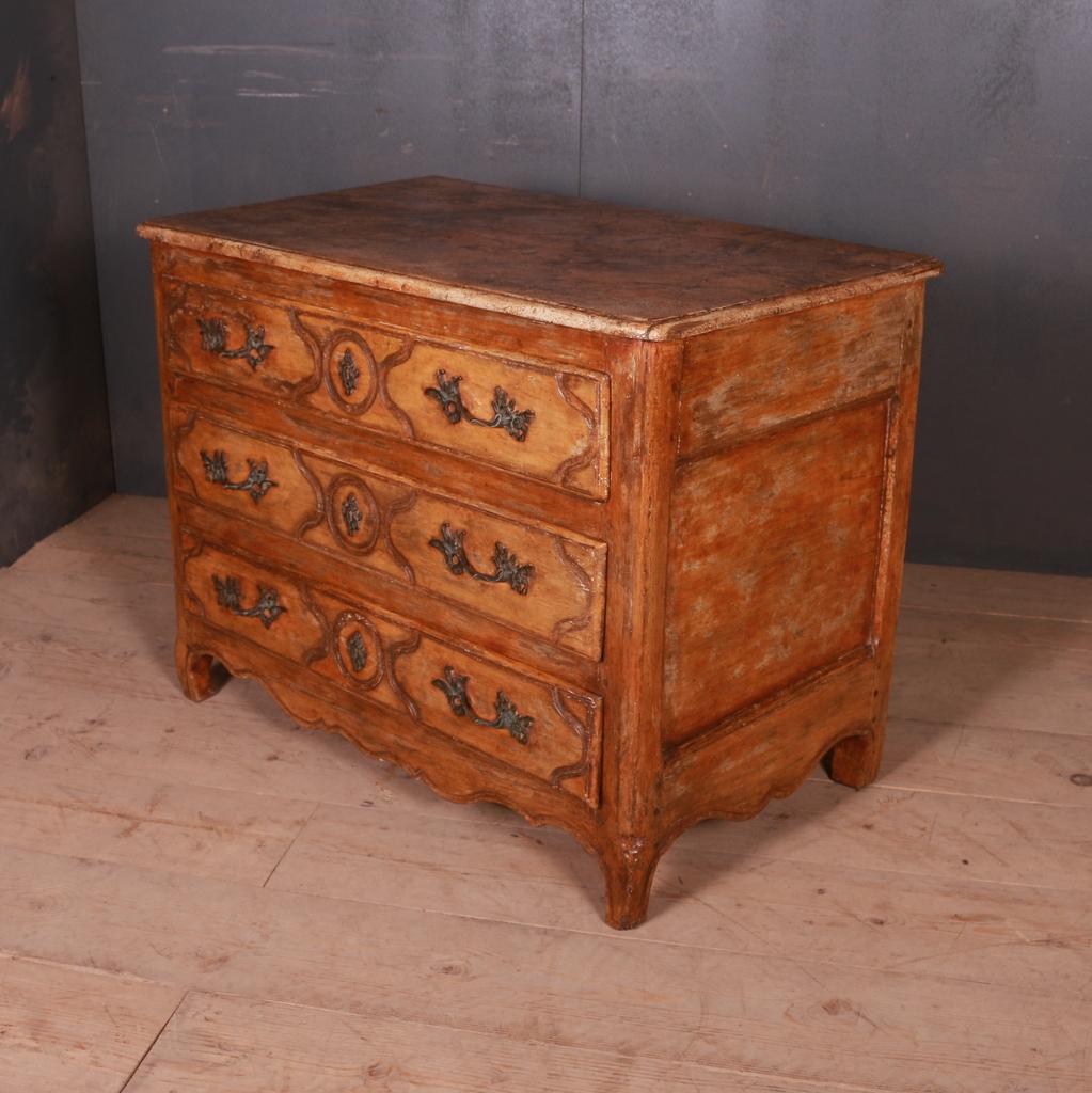 Good 18th c original painted French commode. Faux marble decorated top. 1780.

Dimensions
38 inches (97 cms) wide
23 inches (58 cms) deep
29.5 inches (75 cms) high.