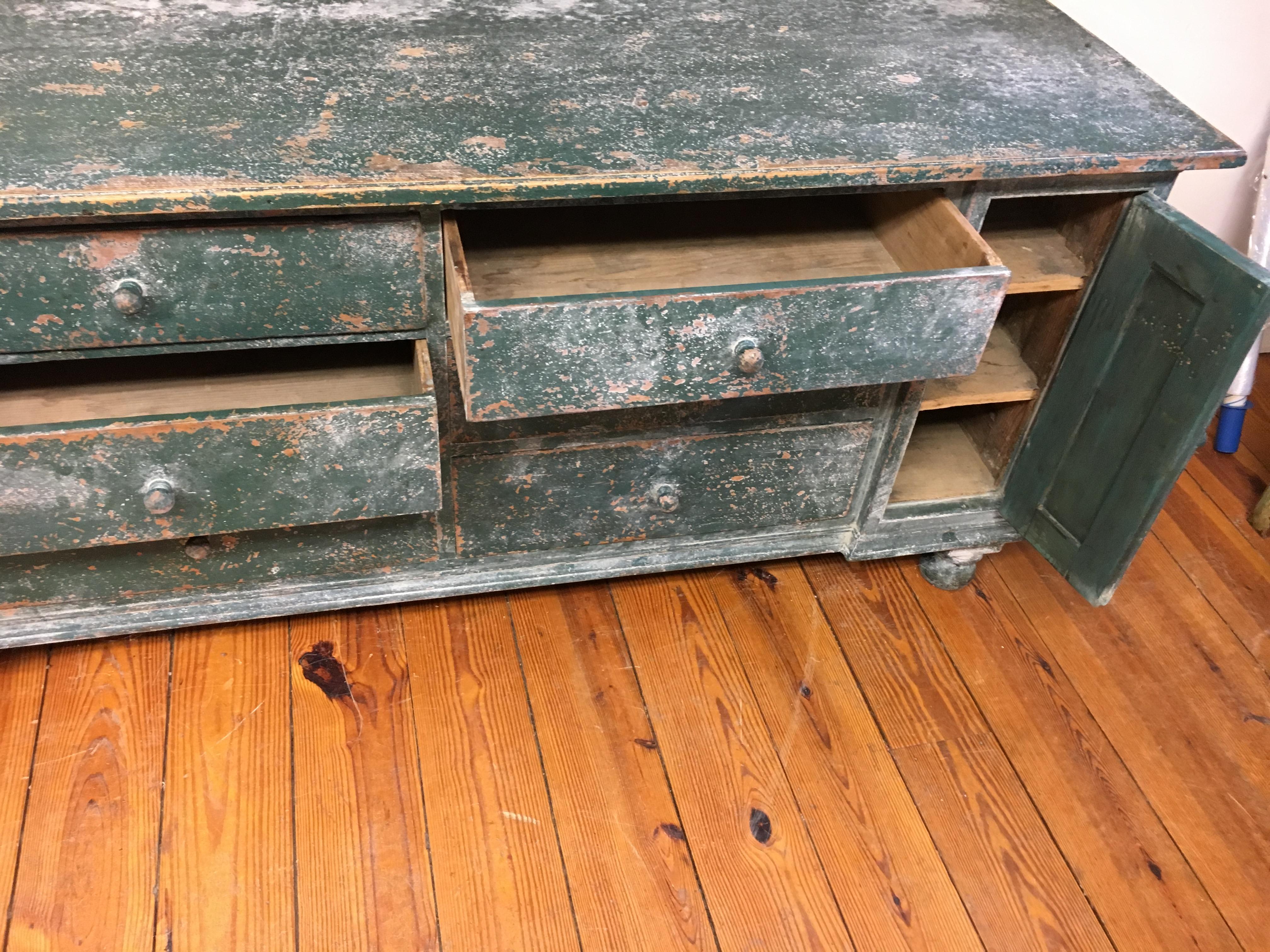 Original Painted Multi-Drawer Dresser Base In Good Condition In Sheffield, MA