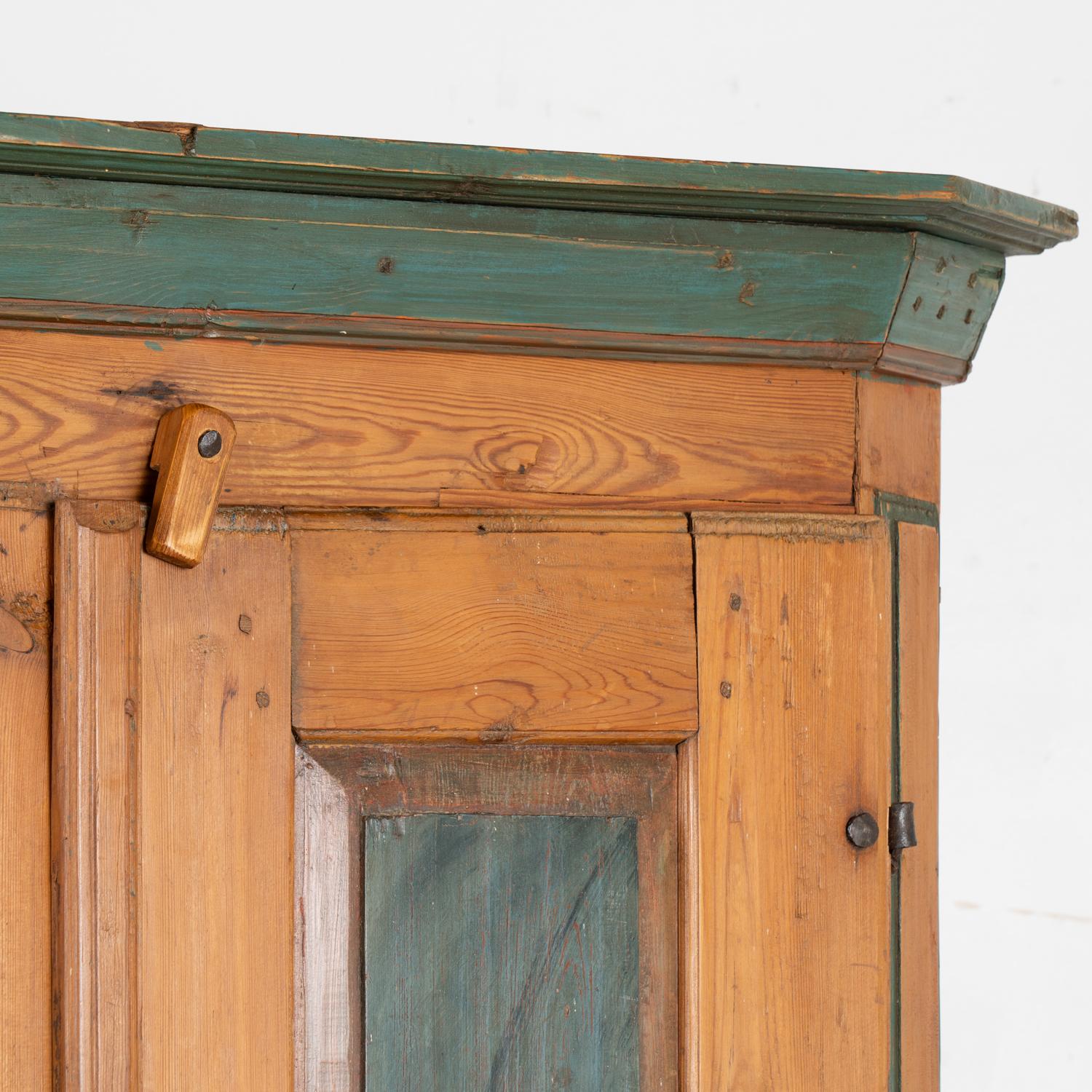 Original Painted Narrow Pine Armoire, Sweden circa 1820-40 In Good Condition For Sale In Round Top, TX