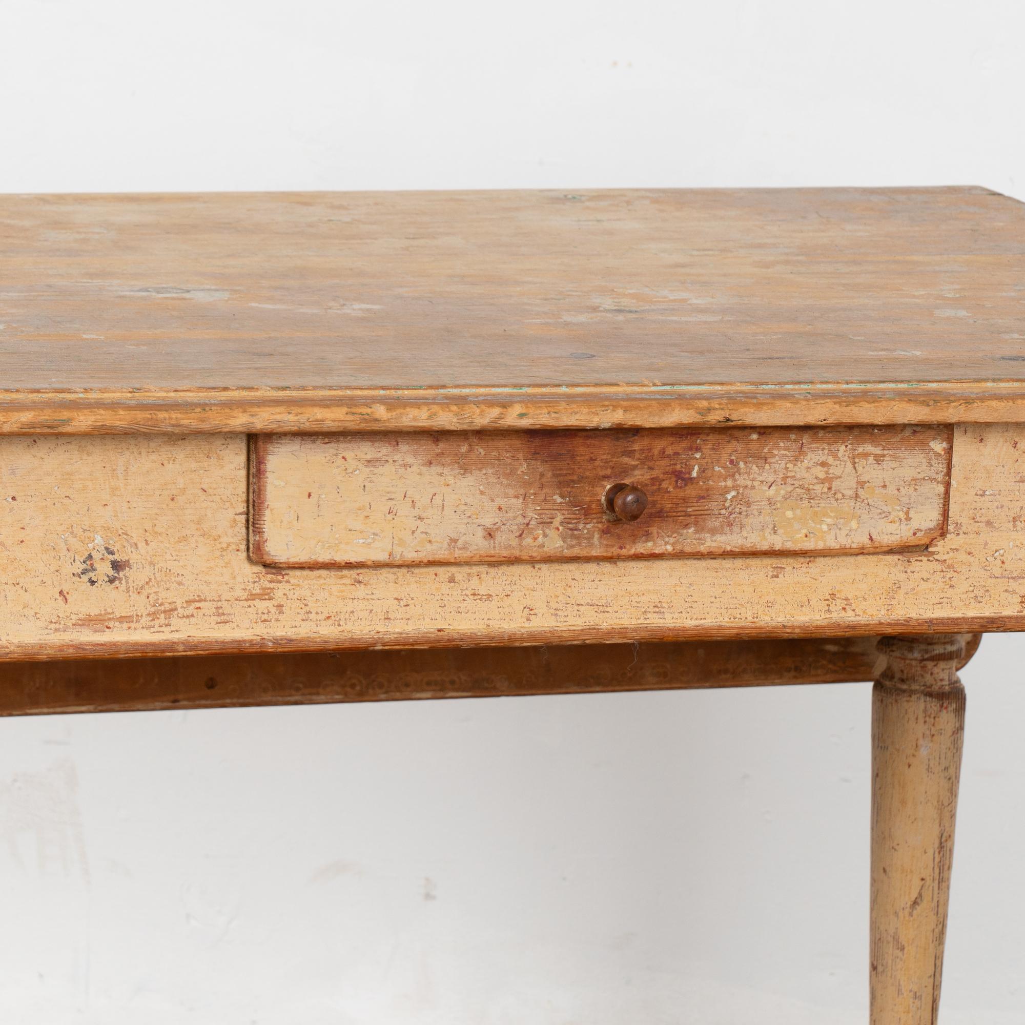 Original bemalter Kiefernbeistelltisch, Schweden um 1840 im Angebot 2