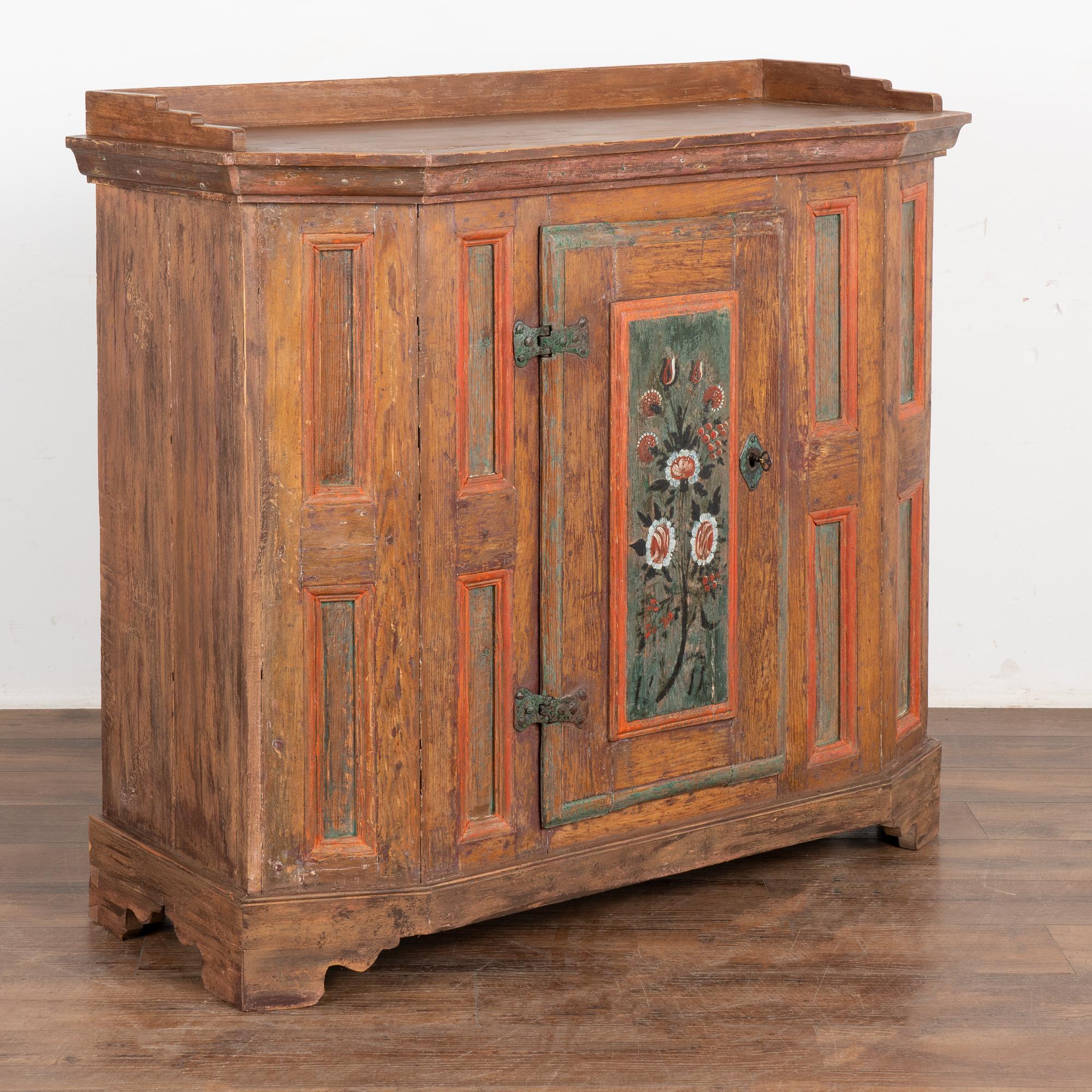 This cabinet is a charming representation of early 19th century Swedish craftsmanship, from both the cabinet maker and the painter that created it. The aged patina of the painted finish draws one to it.
The single panel door is painted with a