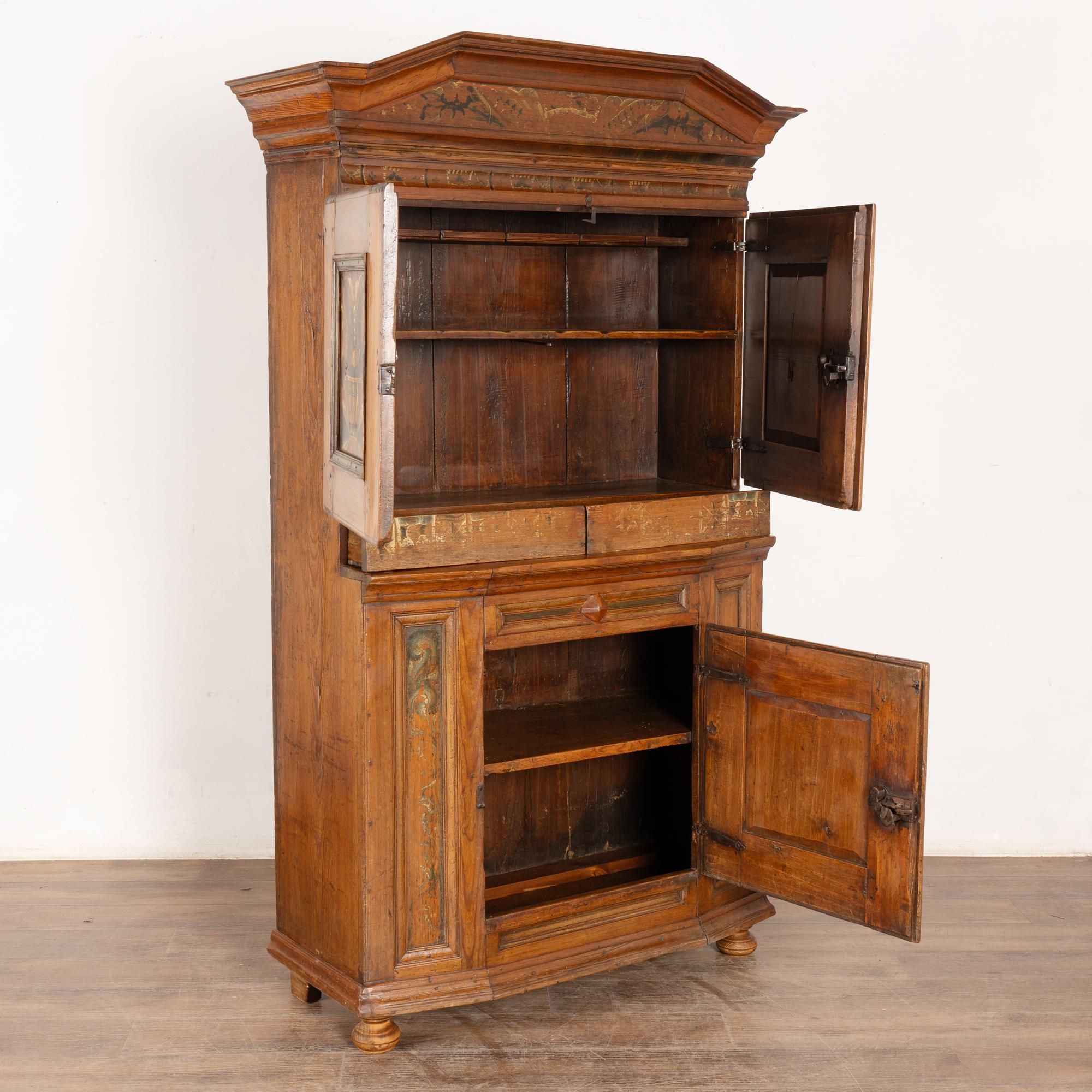 Country Armoire suédoise originale en pin peint, vers 1820-40