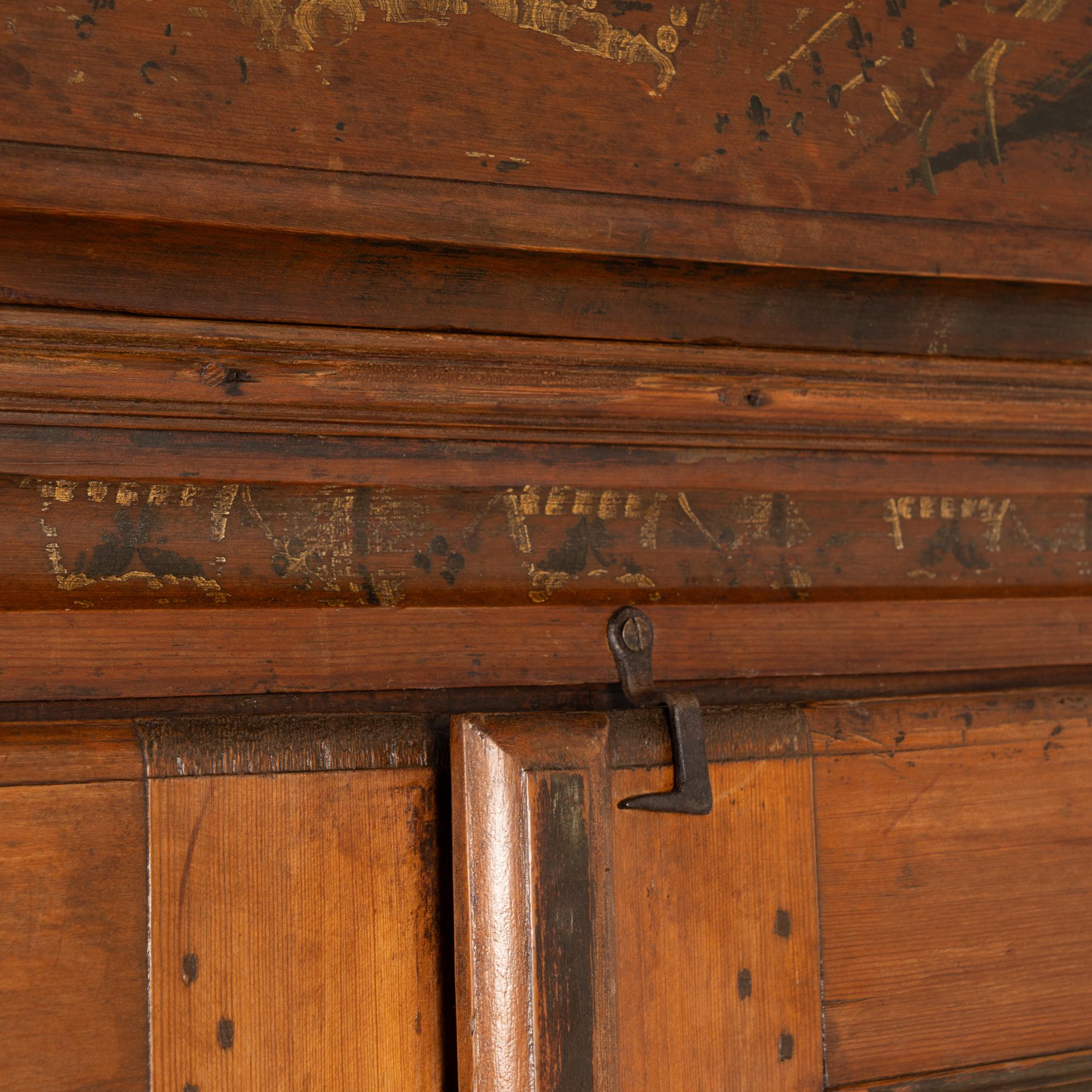 XIXe siècle Armoire suédoise originale en pin peint, vers 1820-40