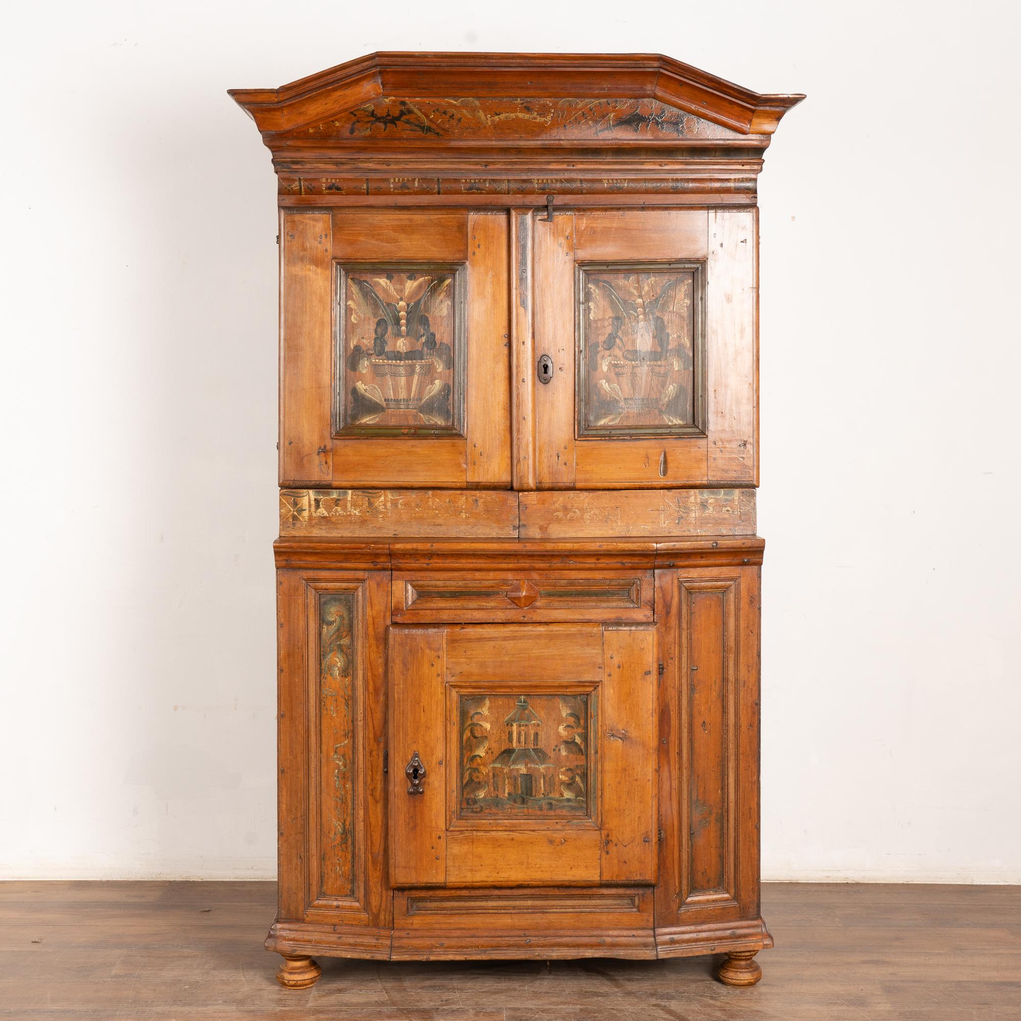 Suédois Armoire suédoise originale en pin peint, vers 1820-40