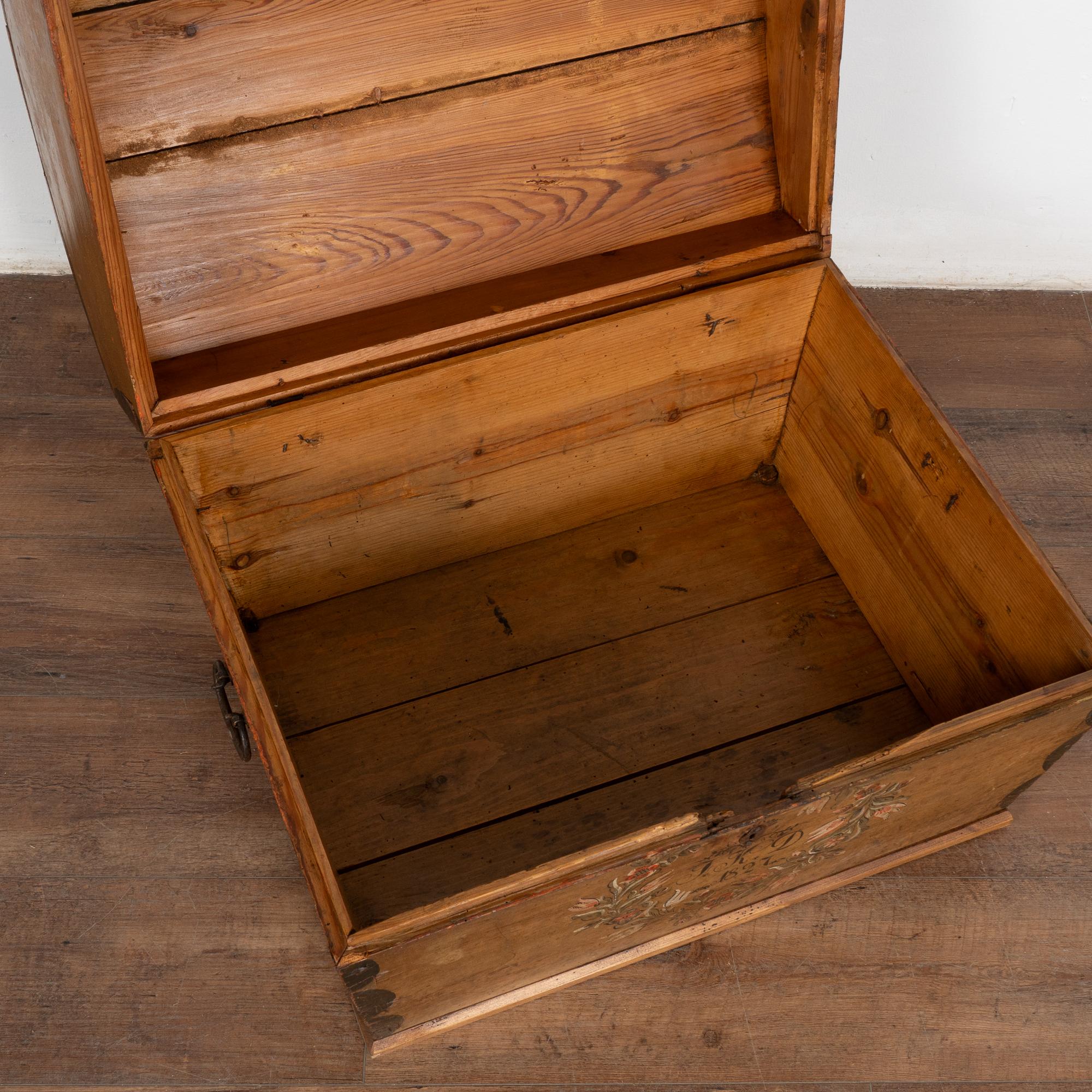 Original Painted Small Swedish Pine Dome Top Trunk dated 1827 In Good Condition In Round Top, TX