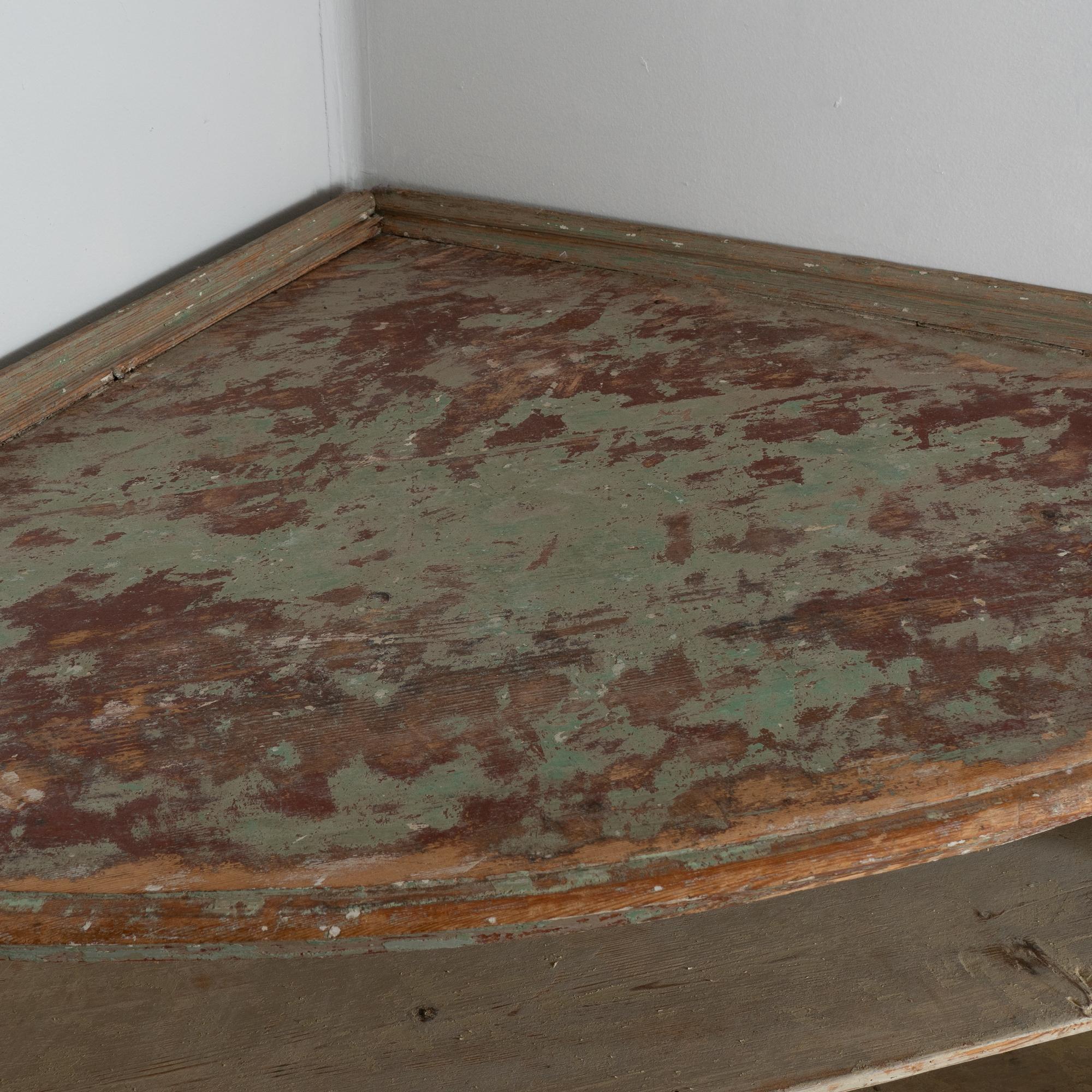 Original Painted Swedish Corner Cabinet, circa 1840 In Good Condition In Round Top, TX