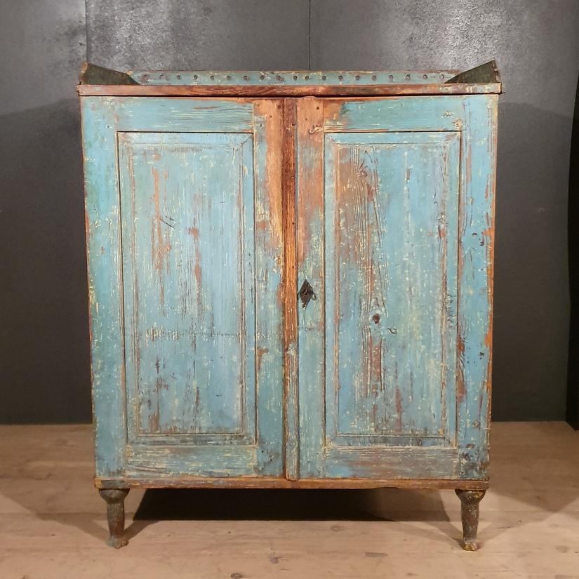 18th century original painted Swedish Gustavian 2 door side cabinet, 1790

Measures: Height to the worktop 45.25