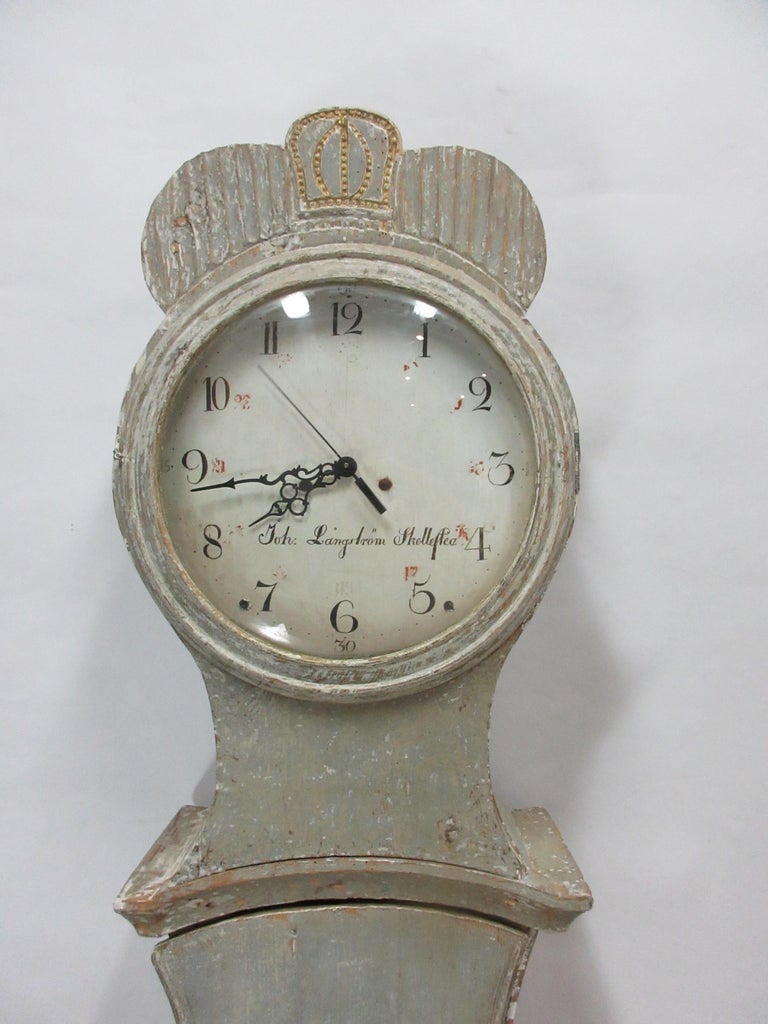 This is a 100% original painted Swedish Mora clock. I offer both the original works which do not work and new battery works which are Incredible. You have a choice of chimes, a volume nobs, a switch that will shut off the chime at night and an off