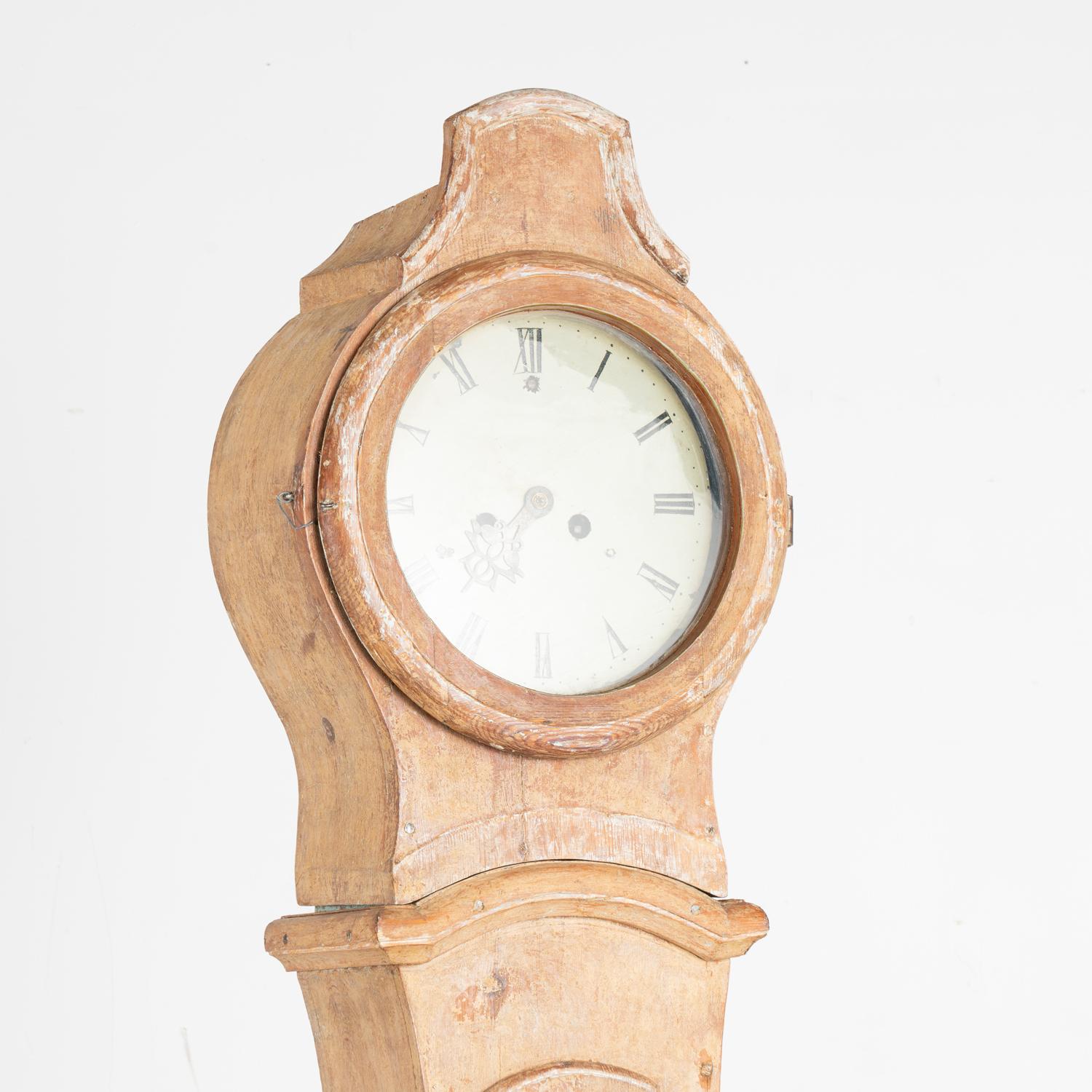 Horloge grand-père suédoise Mora originale peinte, vers 1840 Bon état - En vente à Round Top, TX