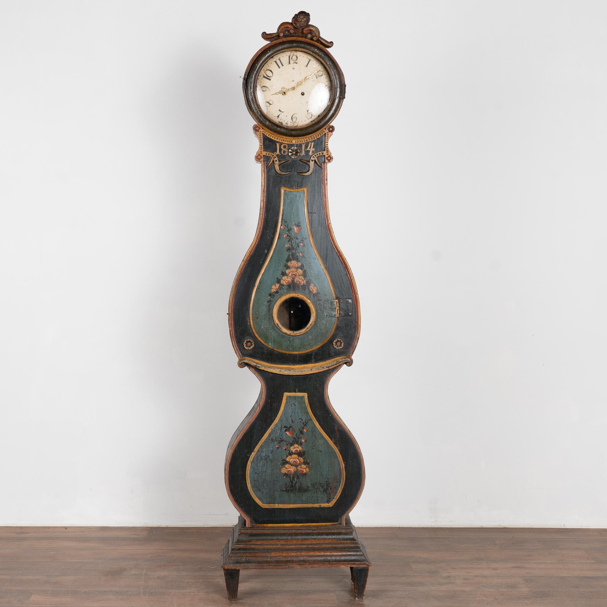 Original Painted Swedish Mora Grandfather Clock, dated 1814 In Good Condition In Round Top, TX