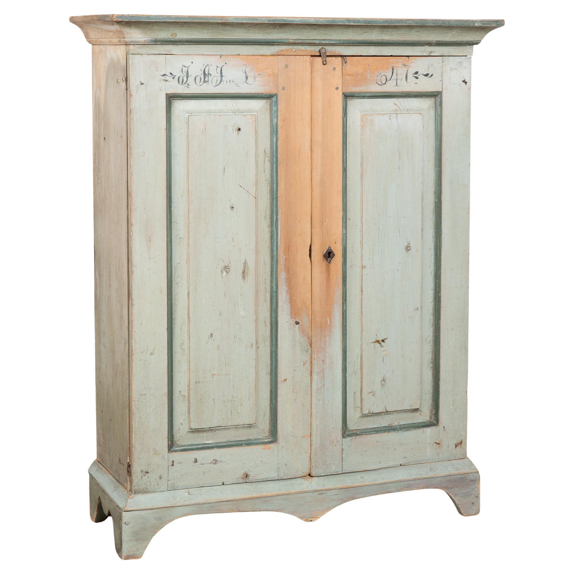 Aparador original de pino sueco pintado, fechado en 1847 en venta
