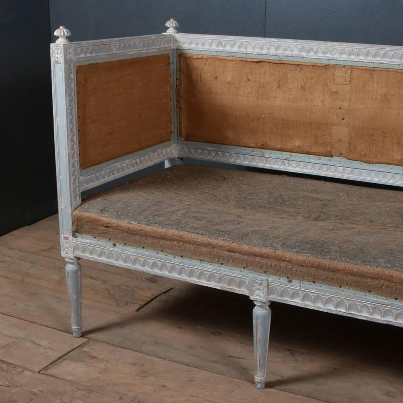 Very pretty 19th century Swedish original painted settle, awaiting upholstery, 1820.
Seat height 16