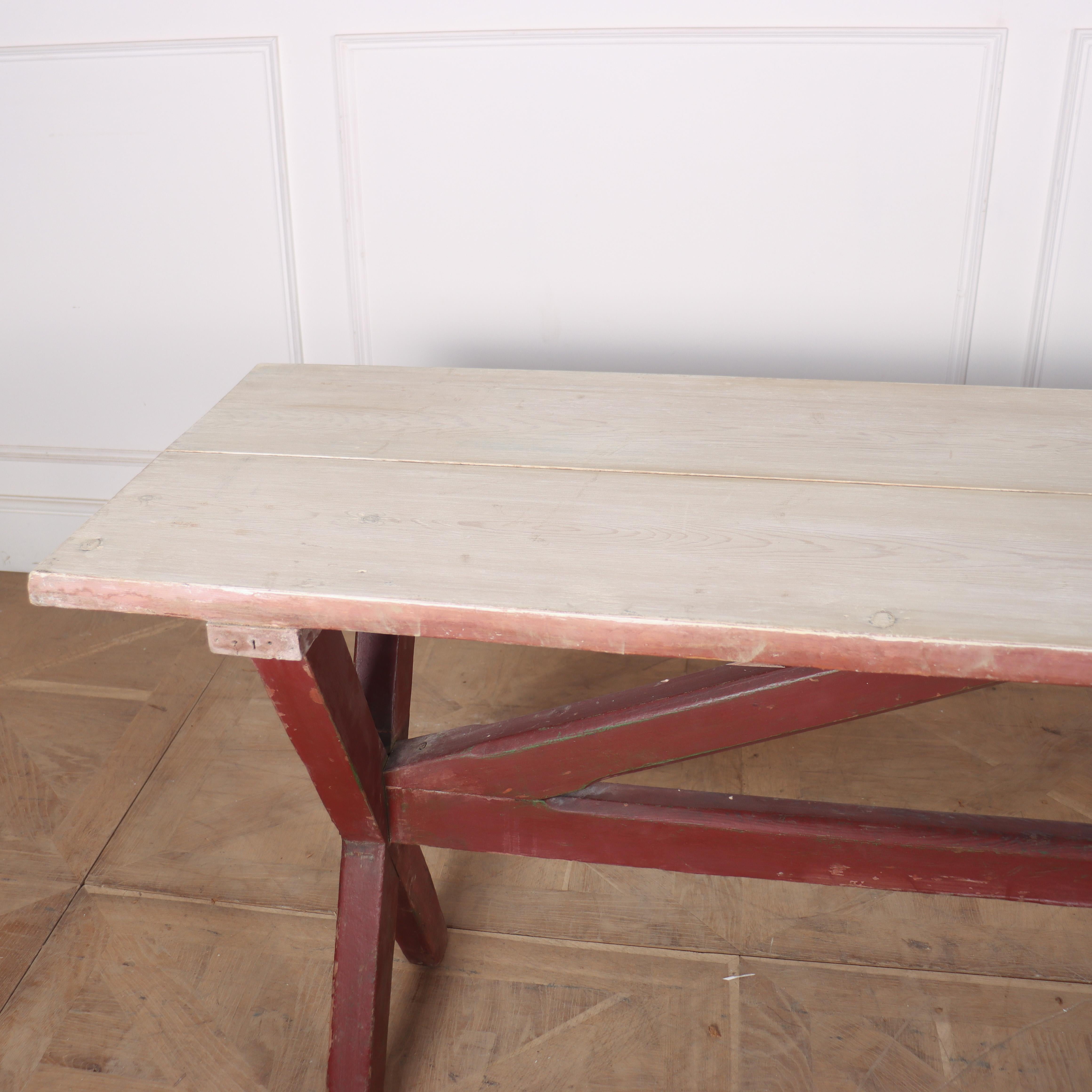 Original Painted Tavern Table In Good Condition For Sale In Leamington Spa, Warwickshire